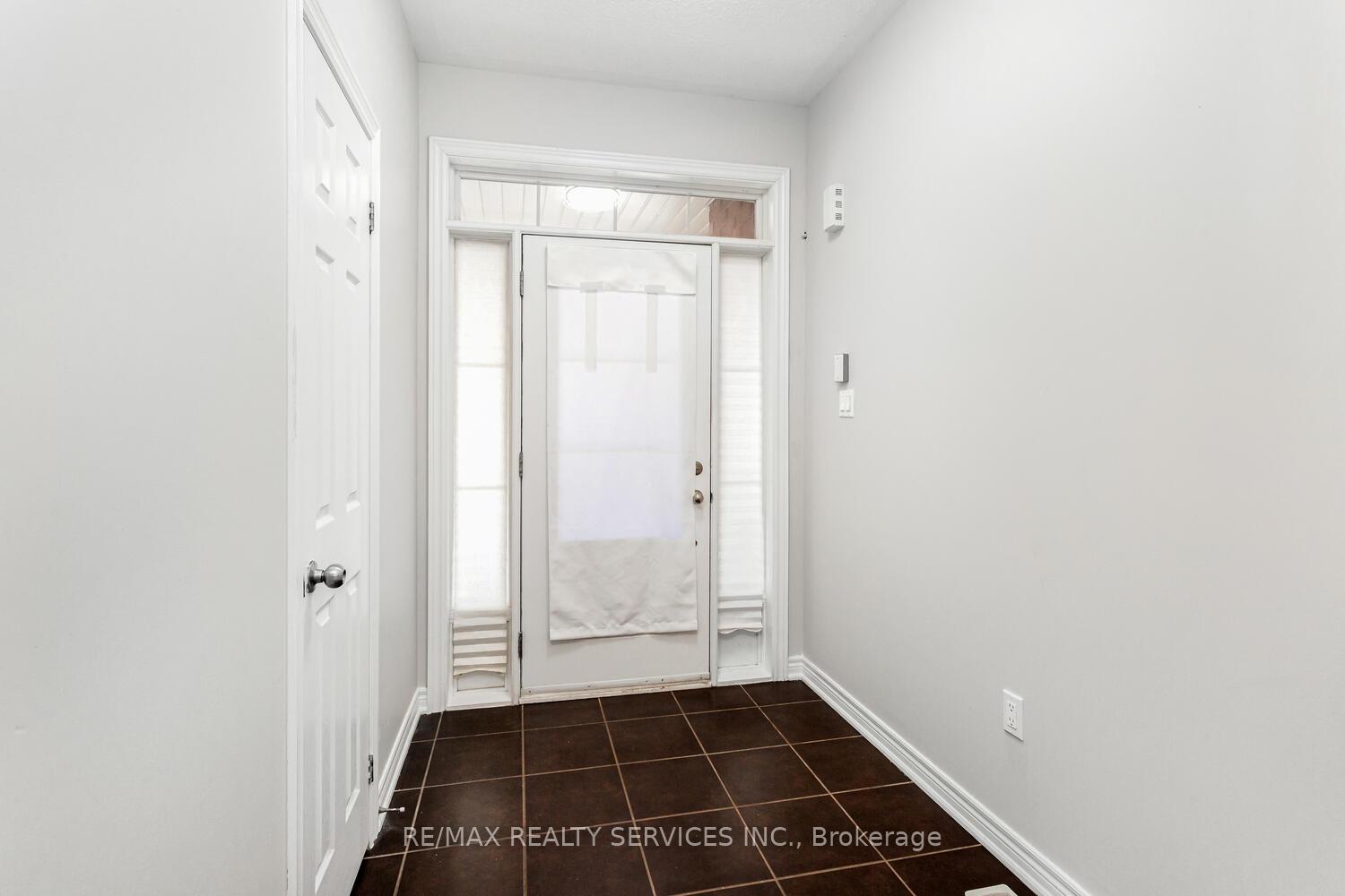 Photo 2 of 7 McLaughlin Avenue, Milton, Willmott — HOMEH