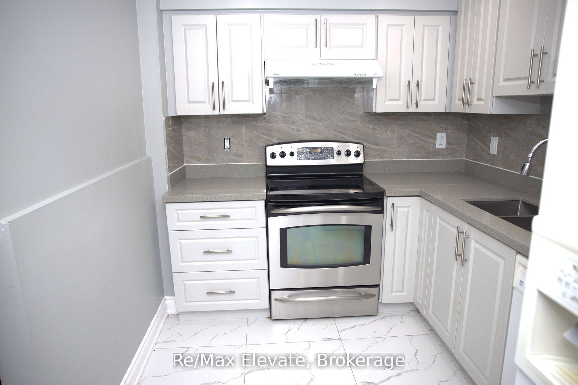 Photo 4 of 508 Summerpark Crescent, Pickering, Amberlea — HOMEH