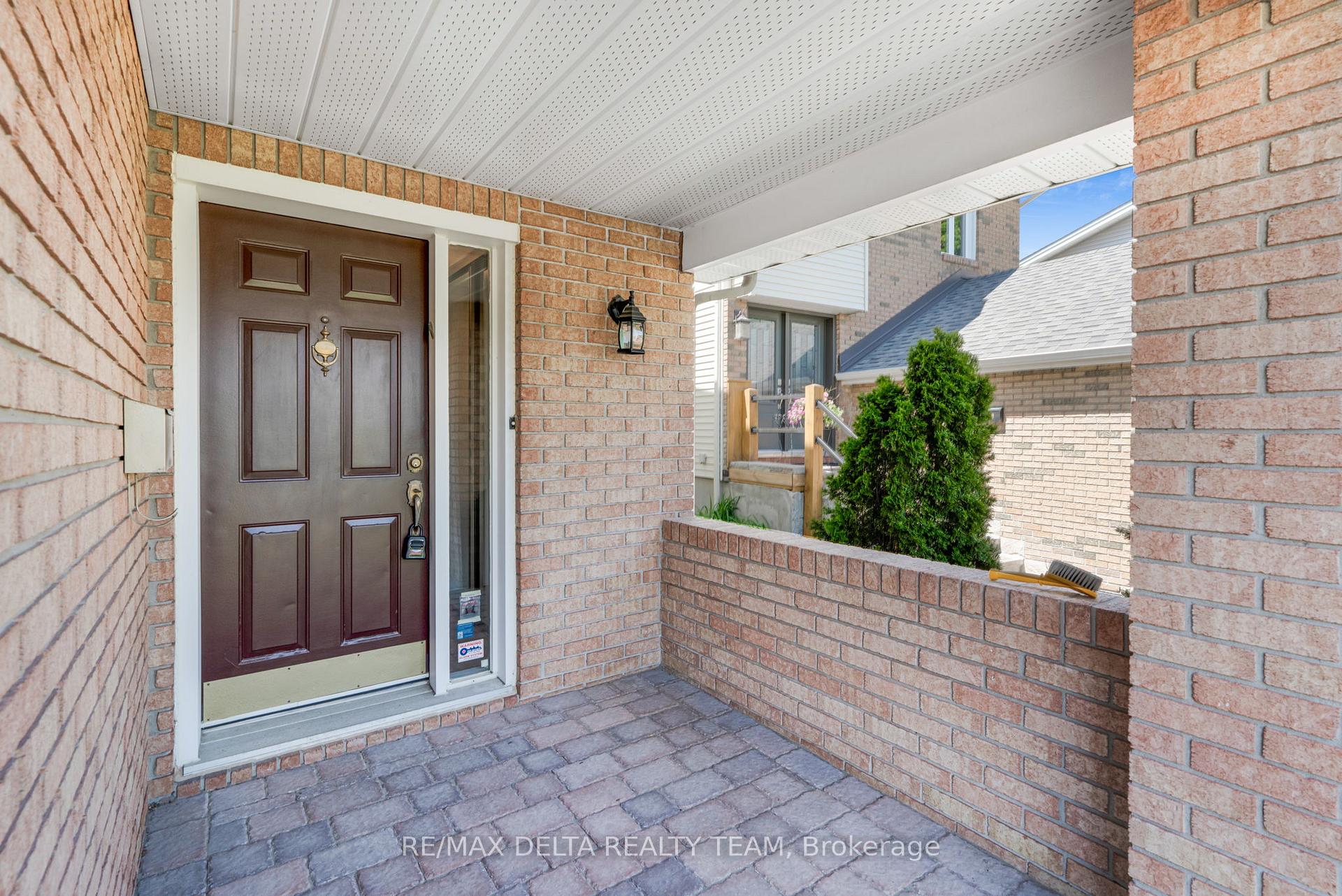 Photo 4 of 1387 Norview Crescent, Ottawa, Fallingbrook/Ridgemount — HOMEH