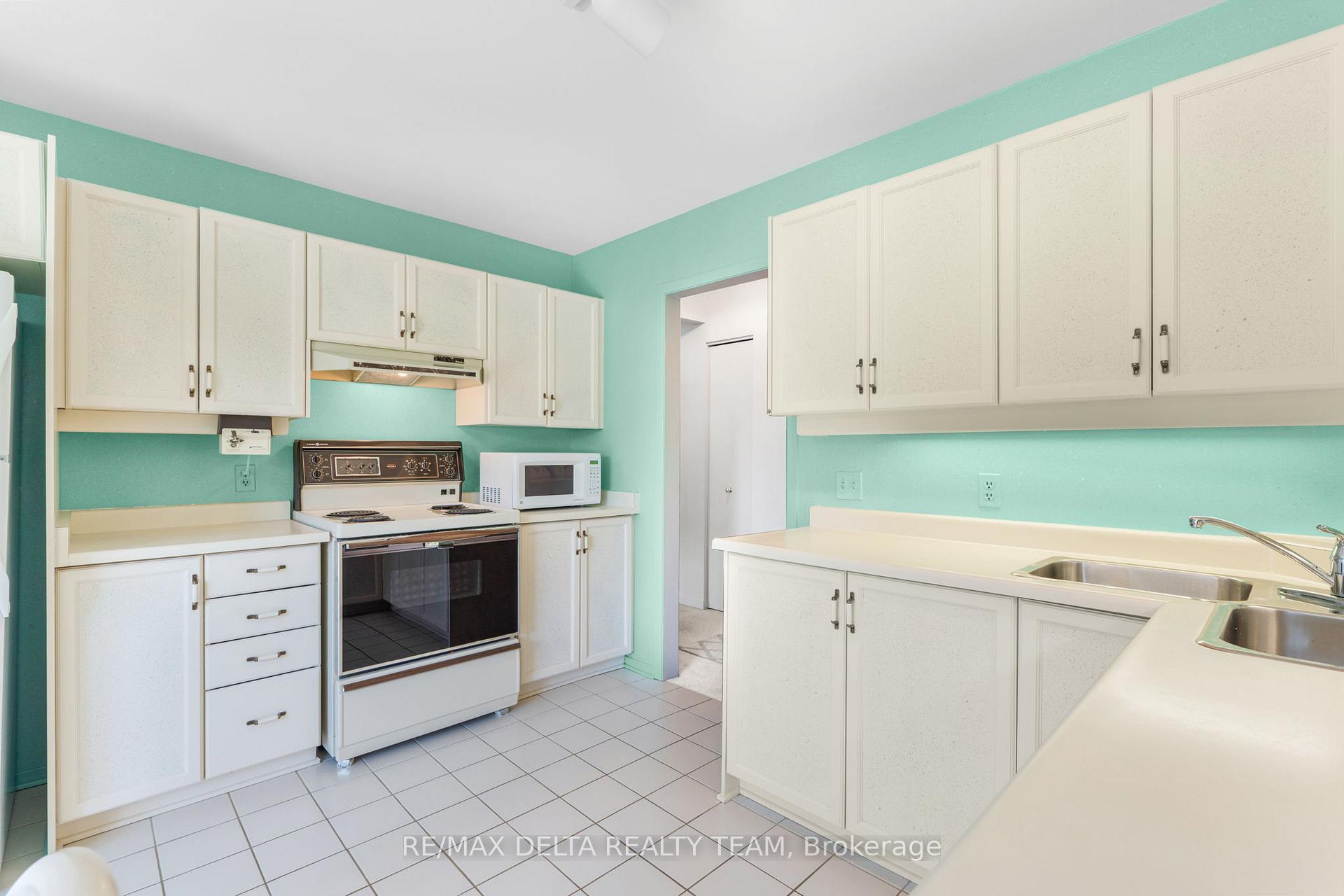 Photo 14 of 1387 Norview Crescent, Ottawa, Fallingbrook/Ridgemount — HOMEH
