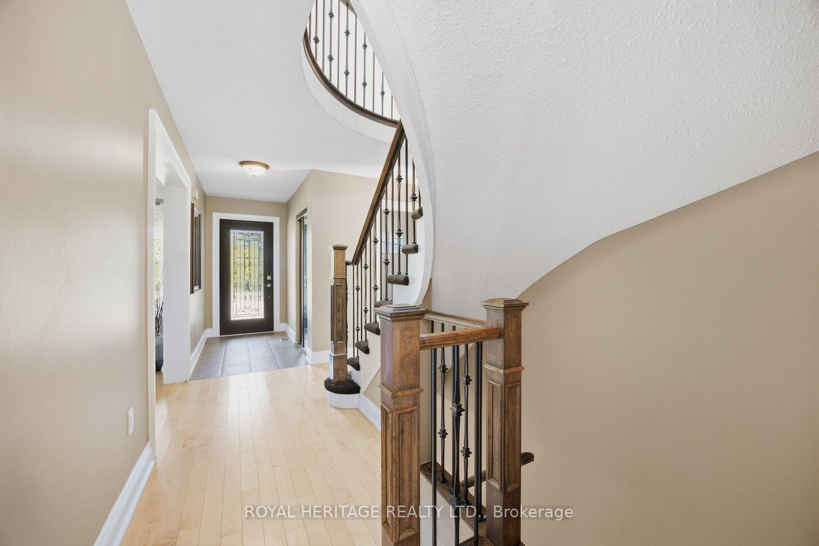 Photo 5 of 498 Prestwick Drive, Oshawa, McLaughlin — HOMEH
