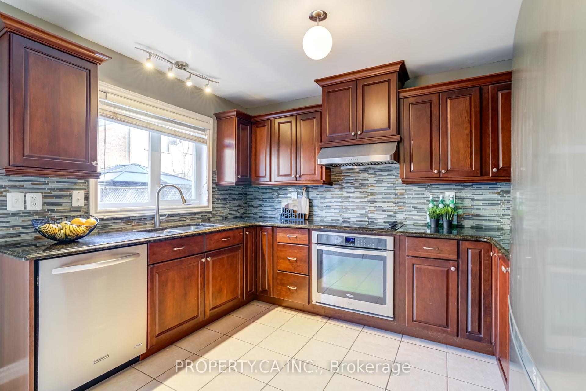 Photo 7 of 831 Joe Persechini Drive, Newmarket, Summerhill Estates — HOMEH