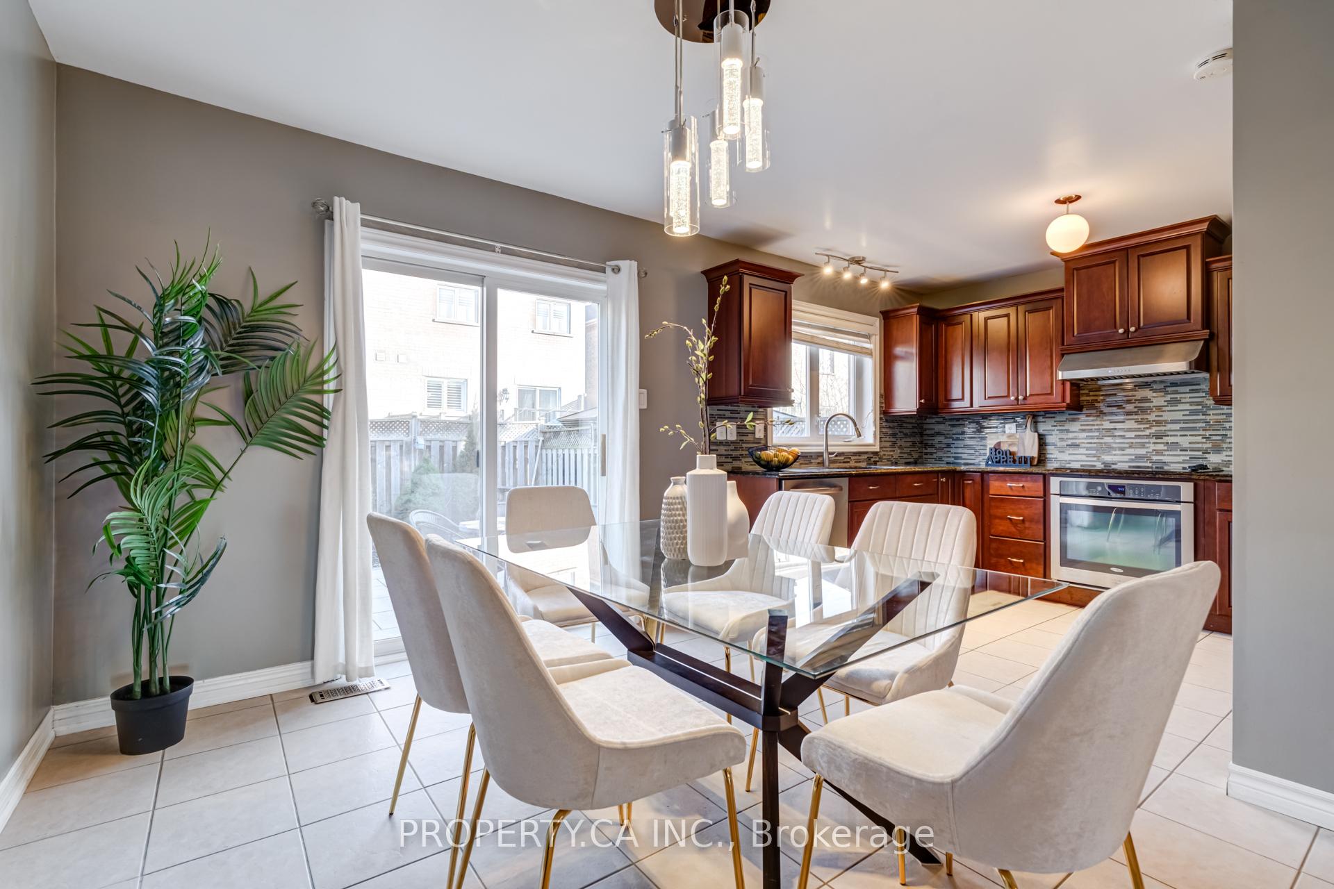 Photo 8 of 831 Joe Persechini Drive, Newmarket, Summerhill Estates — HOMEH