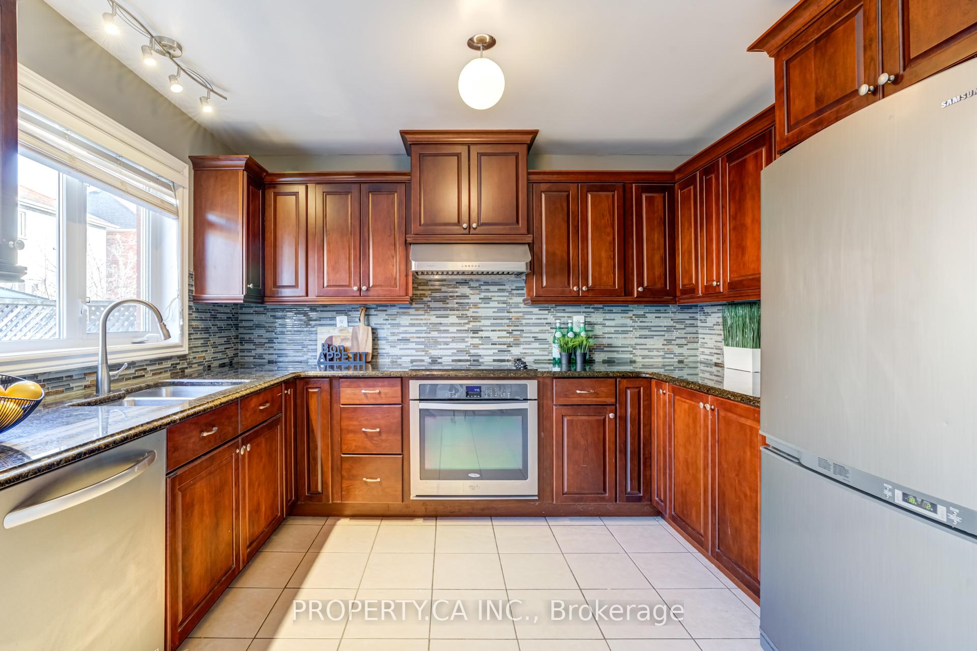 Photo 9 of 831 Joe Persechini Drive, Newmarket, Summerhill Estates — HOMEH