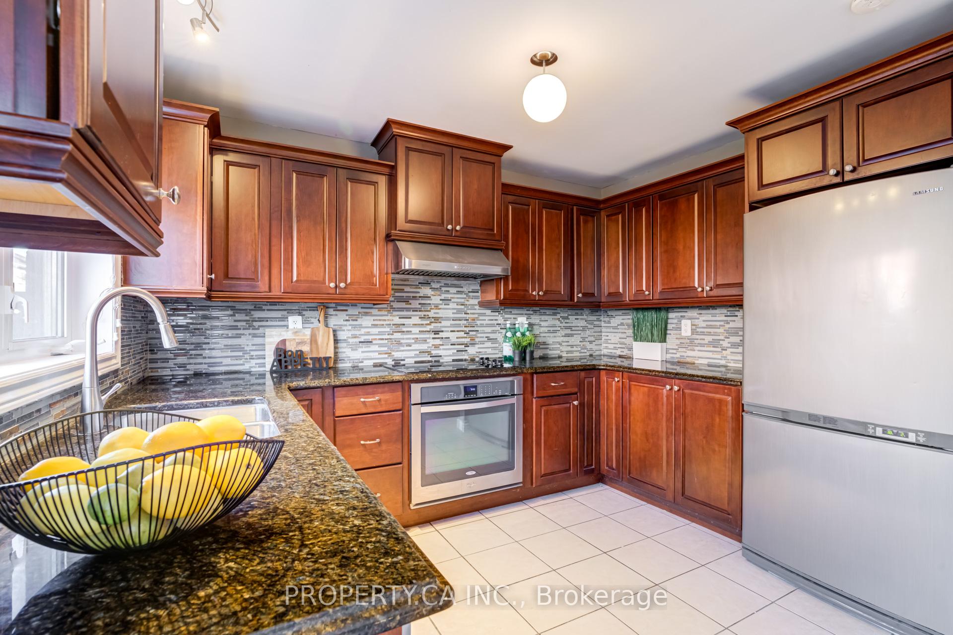 Photo 10 of 831 Joe Persechini Drive, Newmarket, Summerhill Estates — HOMEH