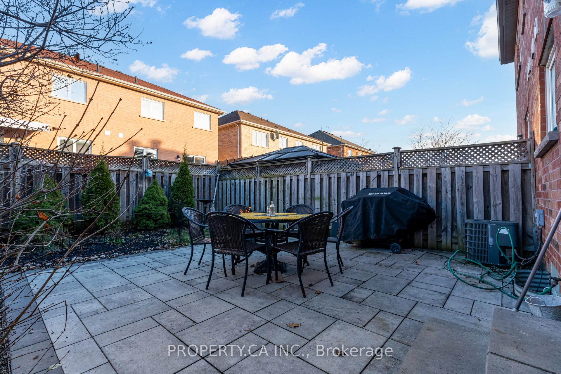 Photo 19 of 831 Joe Persechini Drive, Newmarket, Summerhill Estates — HOMEH