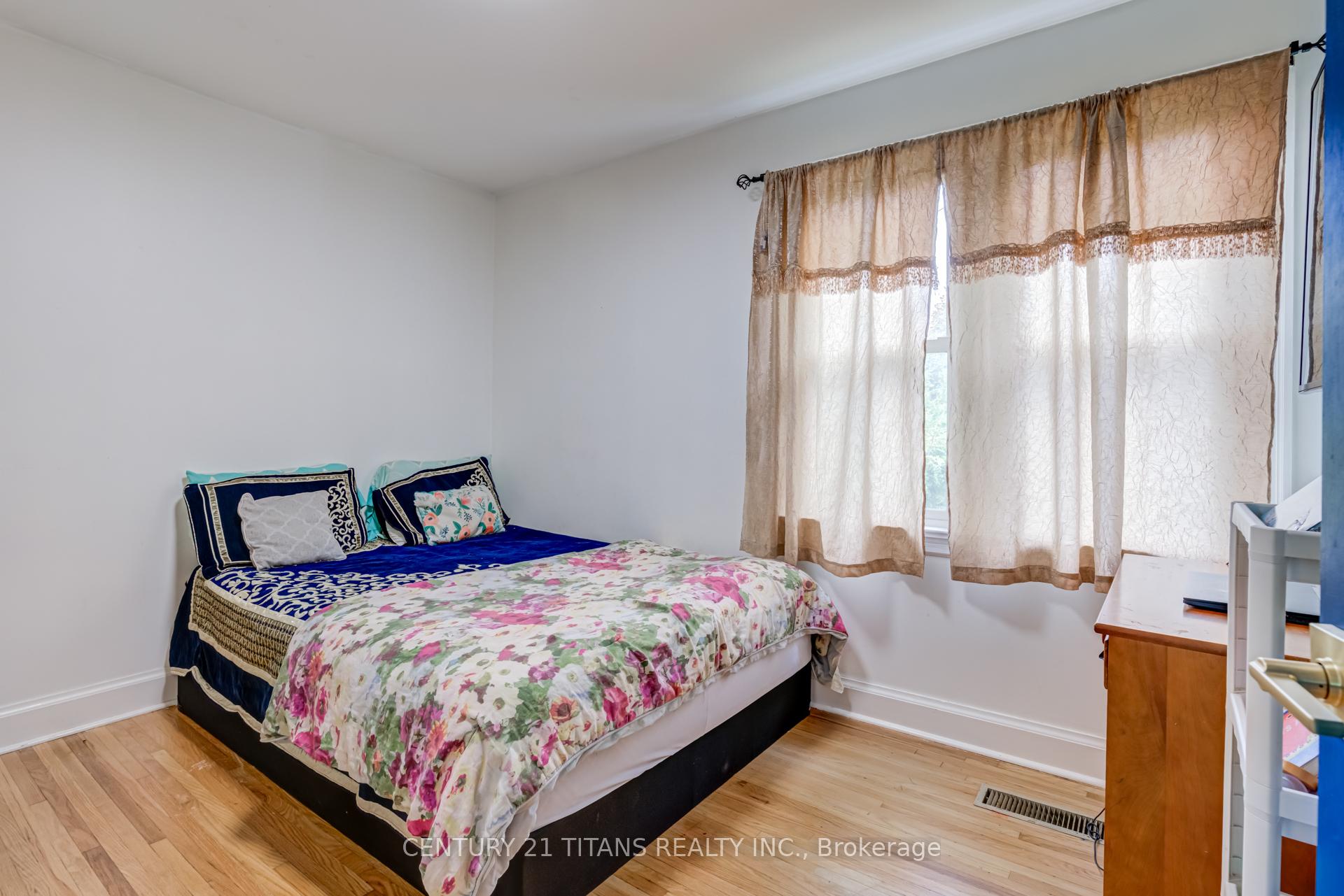 Photo 23 of 107 Wilson Road N, Oshawa, O'Neill — HOMEH