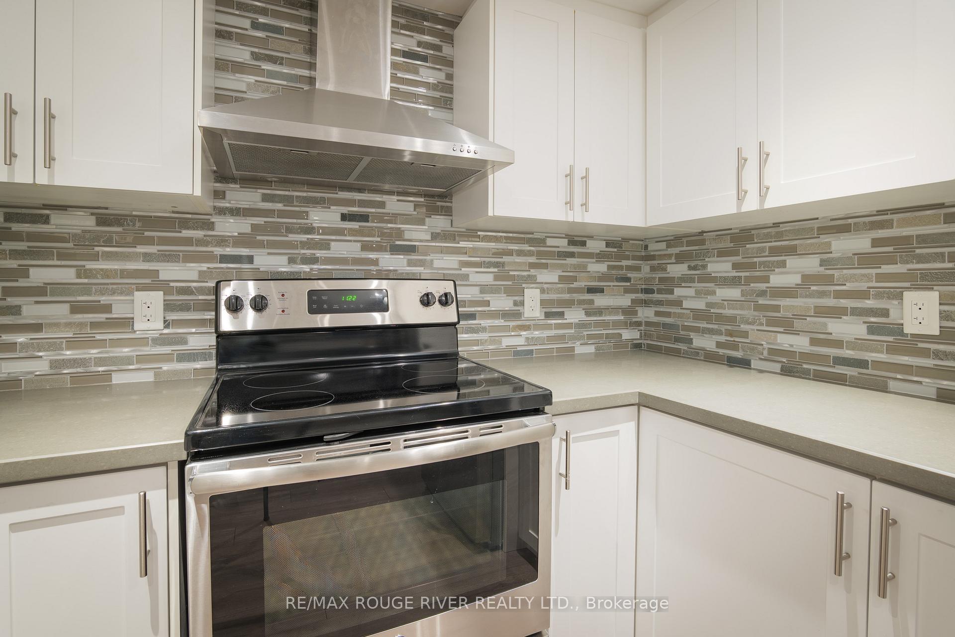 Photo 4 of 478 Summerpark Crescent, Pickering, Amberlea — HOMEH