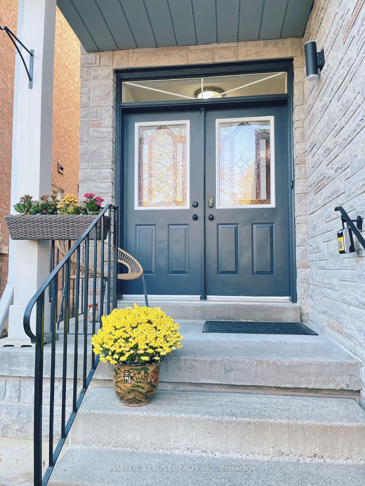 Photo 1 of 596 Willowick Drive, Newmarket, Stonehaven-Wyndham — HOMEH