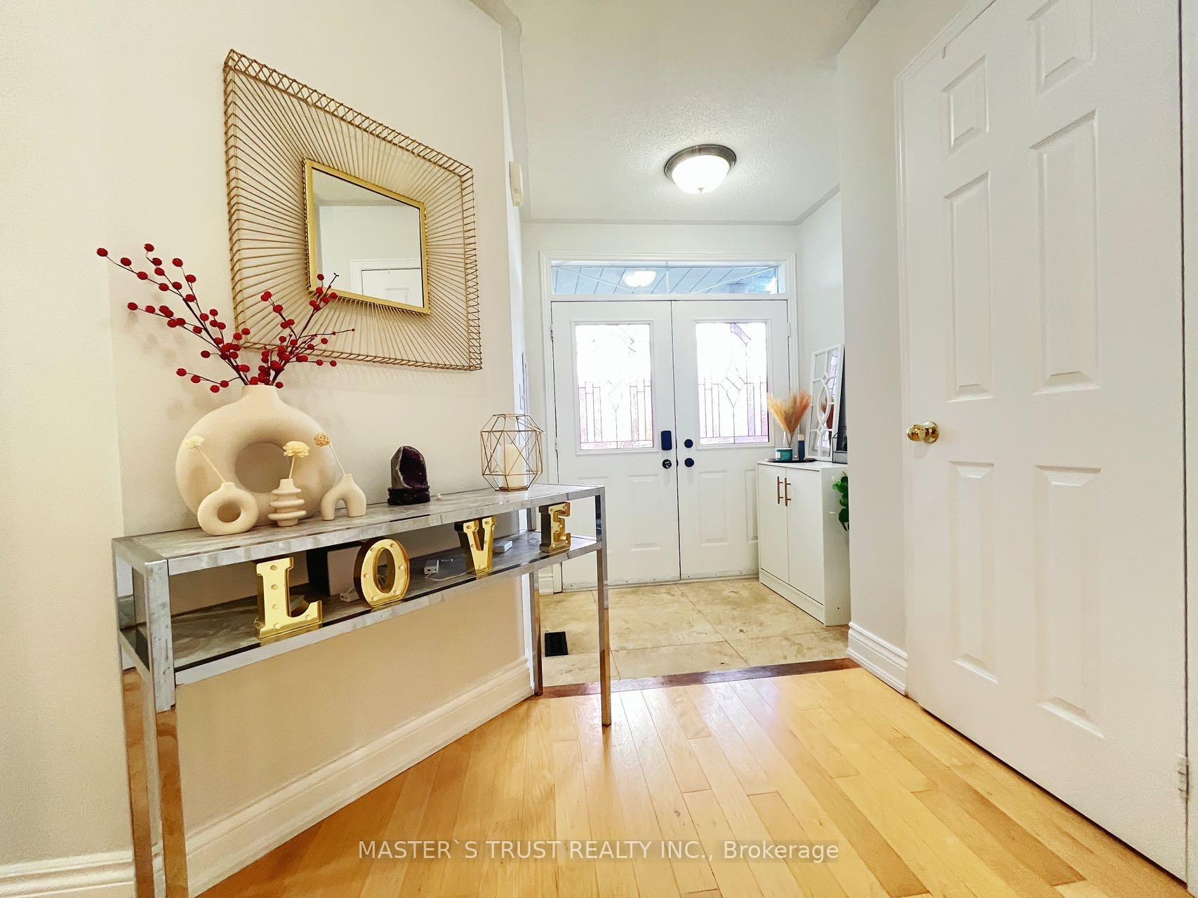 Photo 3 of 596 Willowick Drive, Newmarket, Stonehaven-Wyndham — HOMEH
