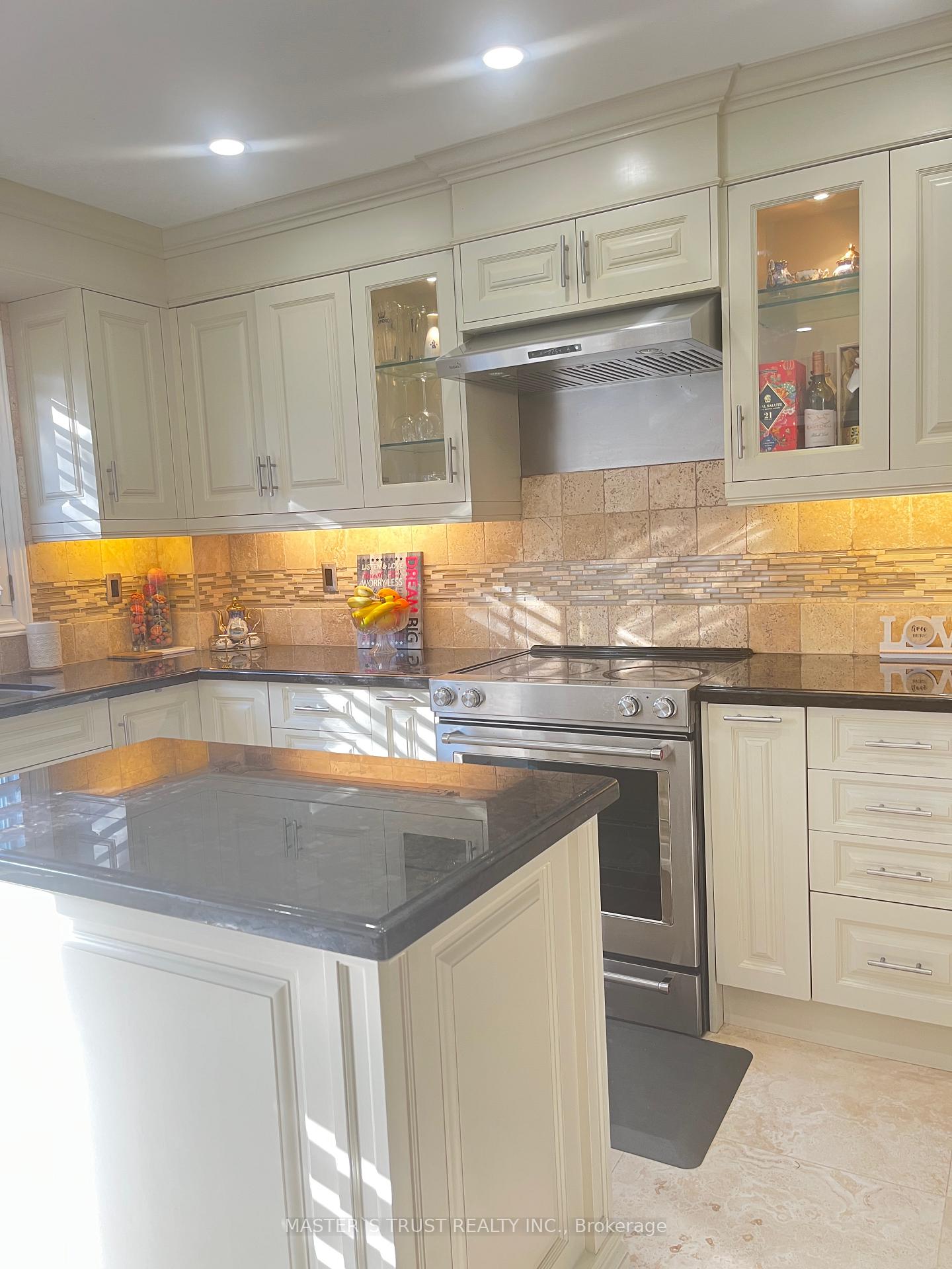 Photo 9 of 596 Willowick Drive, Newmarket, Stonehaven-Wyndham — HOMEH