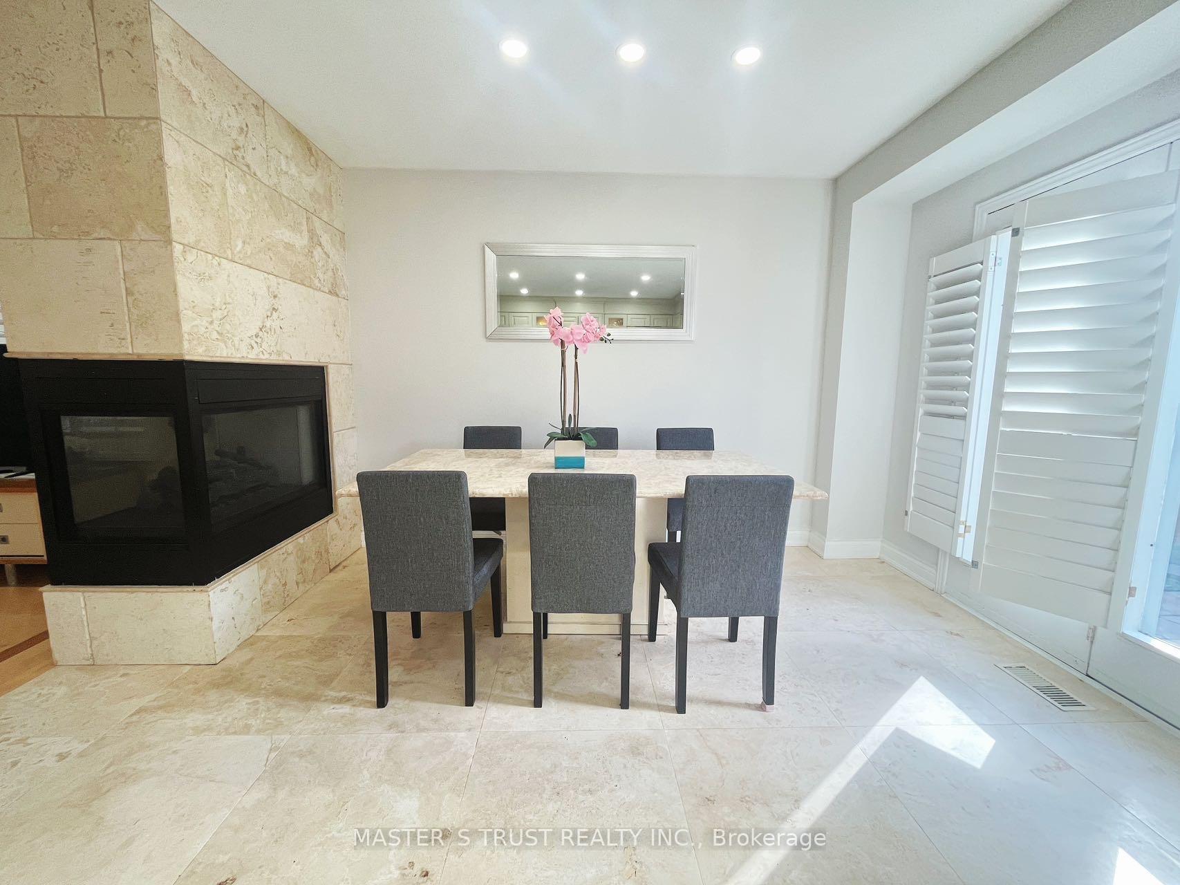 Photo 10 of 596 Willowick Drive, Newmarket, Stonehaven-Wyndham — HOMEH