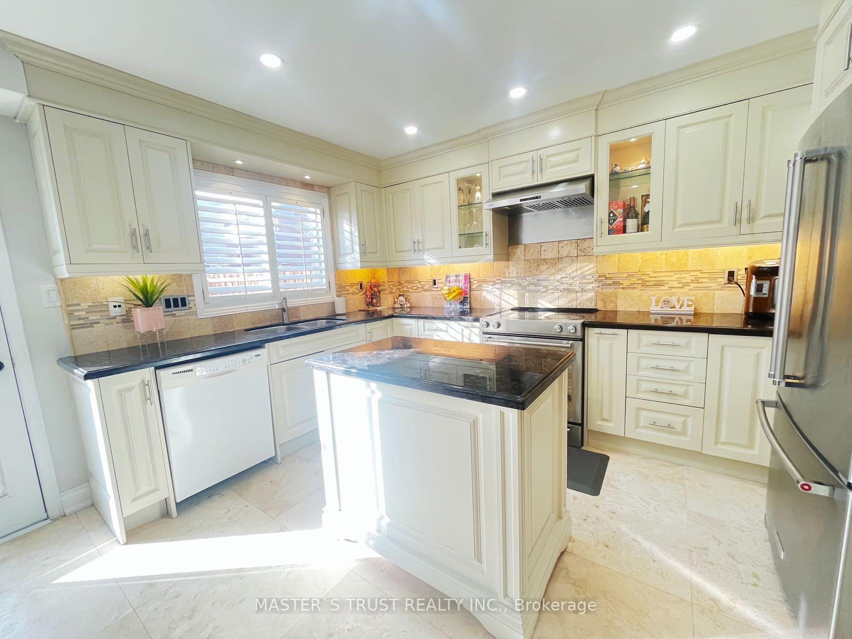 Photo 11 of 596 Willowick Drive, Newmarket, Stonehaven-Wyndham — HOMEH