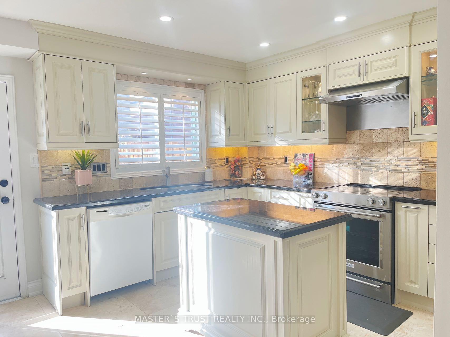 Photo 12 of 596 Willowick Drive, Newmarket, Stonehaven-Wyndham — HOMEH