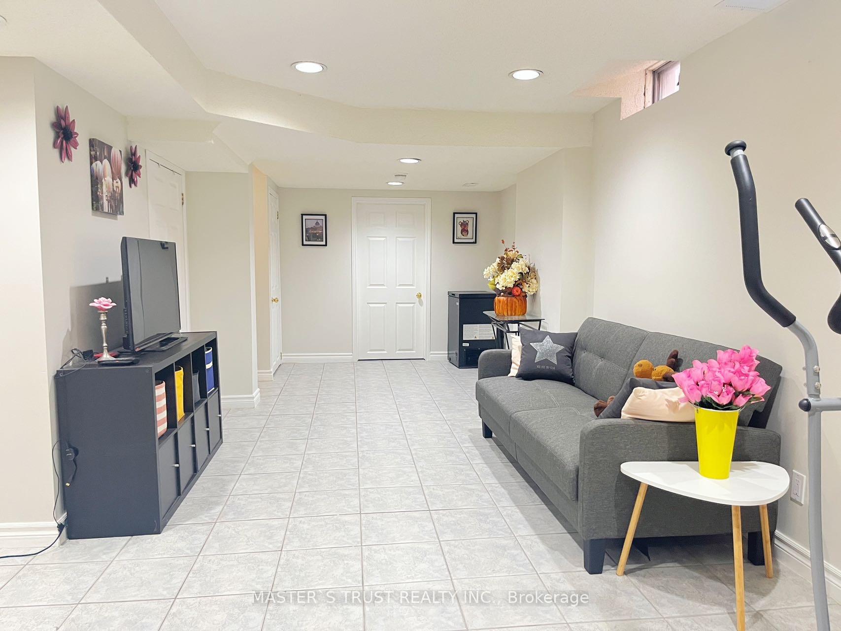 Photo 25 of 596 Willowick Drive, Newmarket, Stonehaven-Wyndham — HOMEH