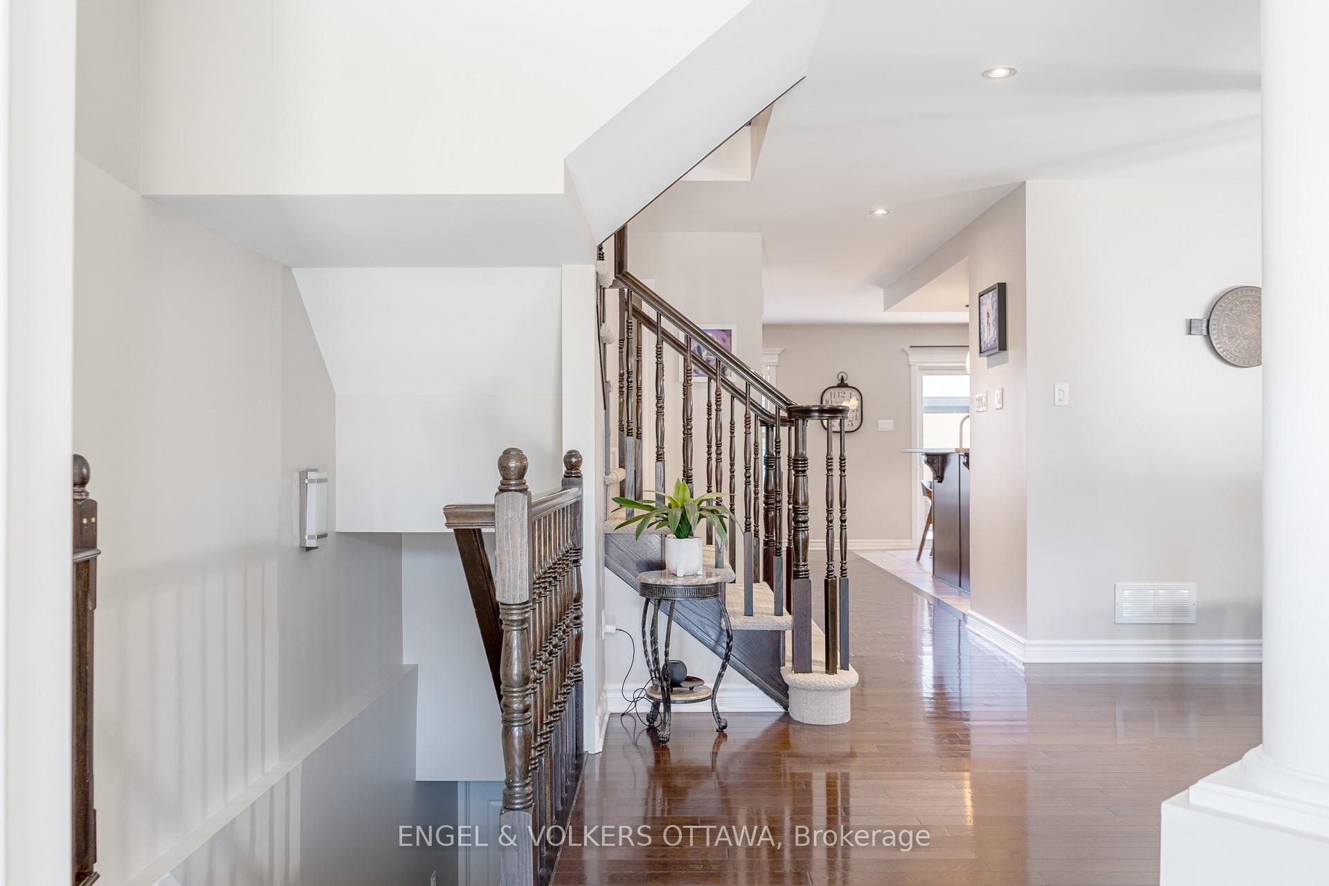 Photo 5 of 105 Vallier Way, Ottawa, Avalon East — HOMEH