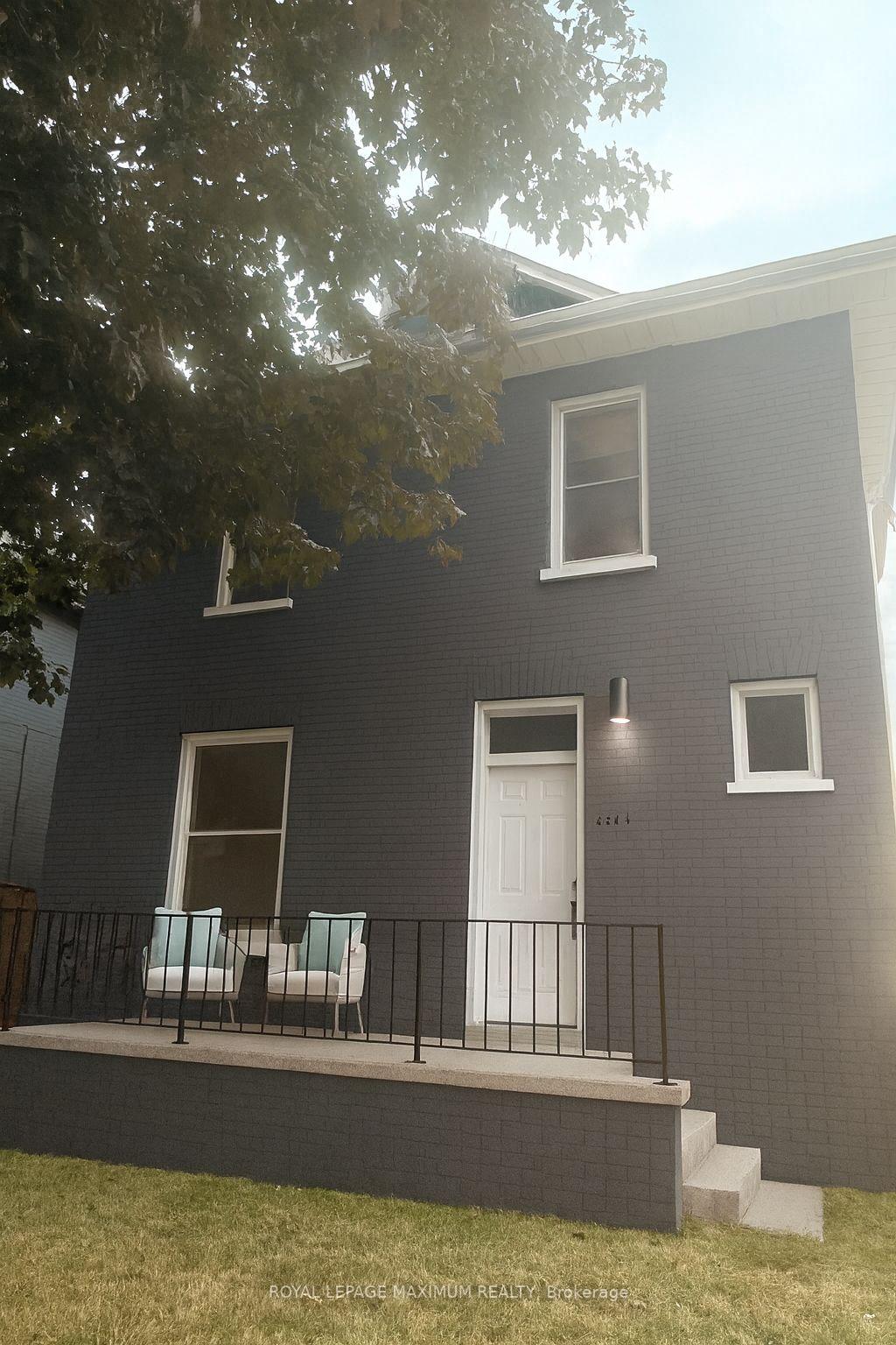 Photo 2 of 264 Athol Street E, Oshawa, Central — HOMEH