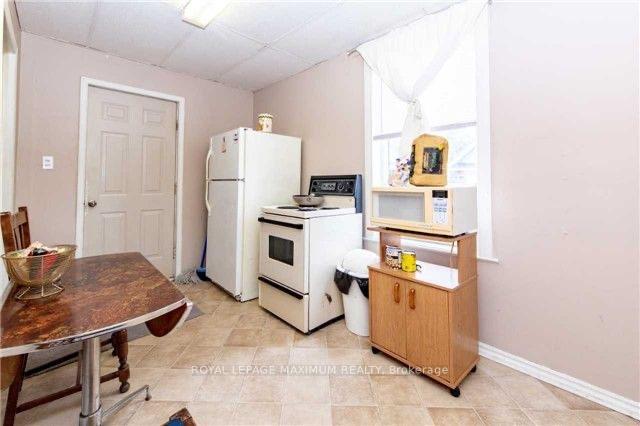 Photo 5 of 264 Athol Street E, Oshawa, Central — HOMEH