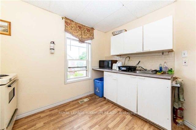 Photo 7 of 264 Athol Street E, Oshawa, Central — HOMEH