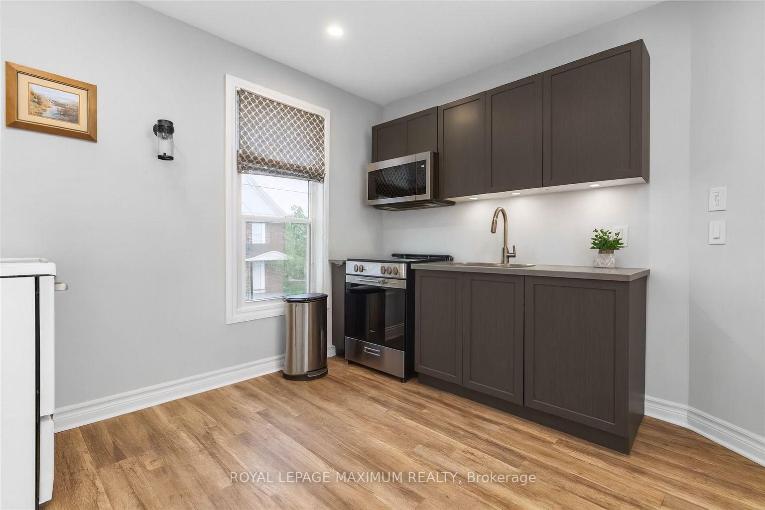 Photo 8 of 264 Athol Street E, Oshawa, Central — HOMEH