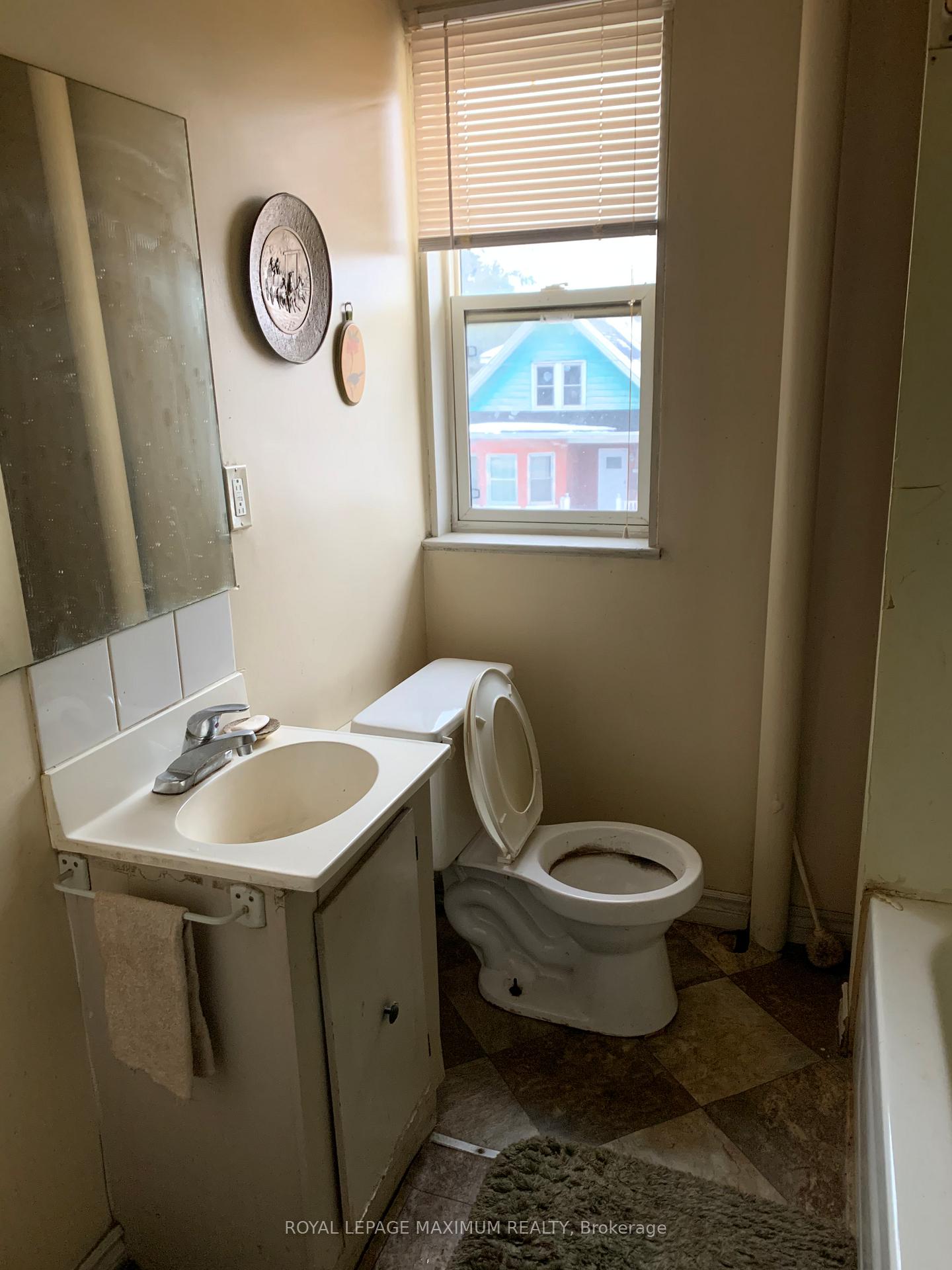 Photo 12 of 264 Athol Street E, Oshawa, Central — HOMEH