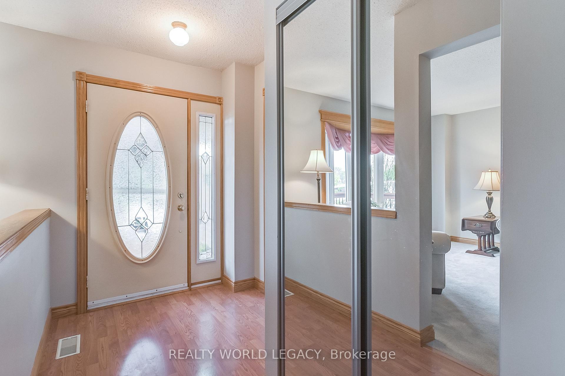 Photo 5 of 194 Laurier Avenue, Milton, Bronte Meadows — HOMEH