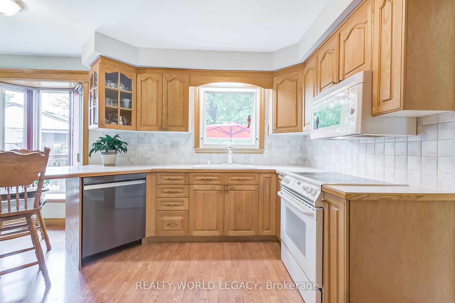 Photo 23 of 194 Laurier Avenue, Milton, Bronte Meadows — HOMEH