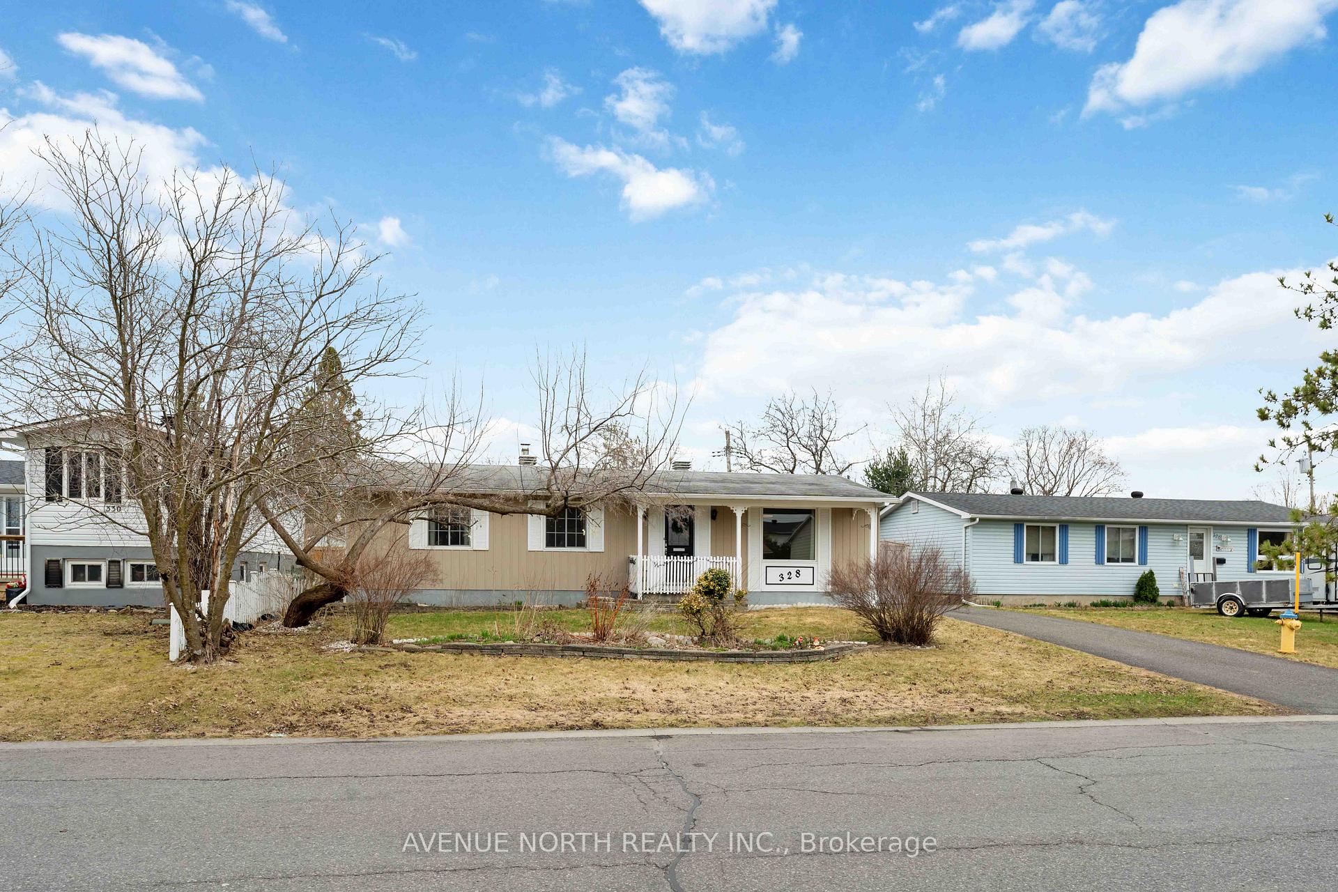 Photo 2 of 328 Amiens Street, Ottawa, Bilberry Creek/Queenswood Heights — HOMEH