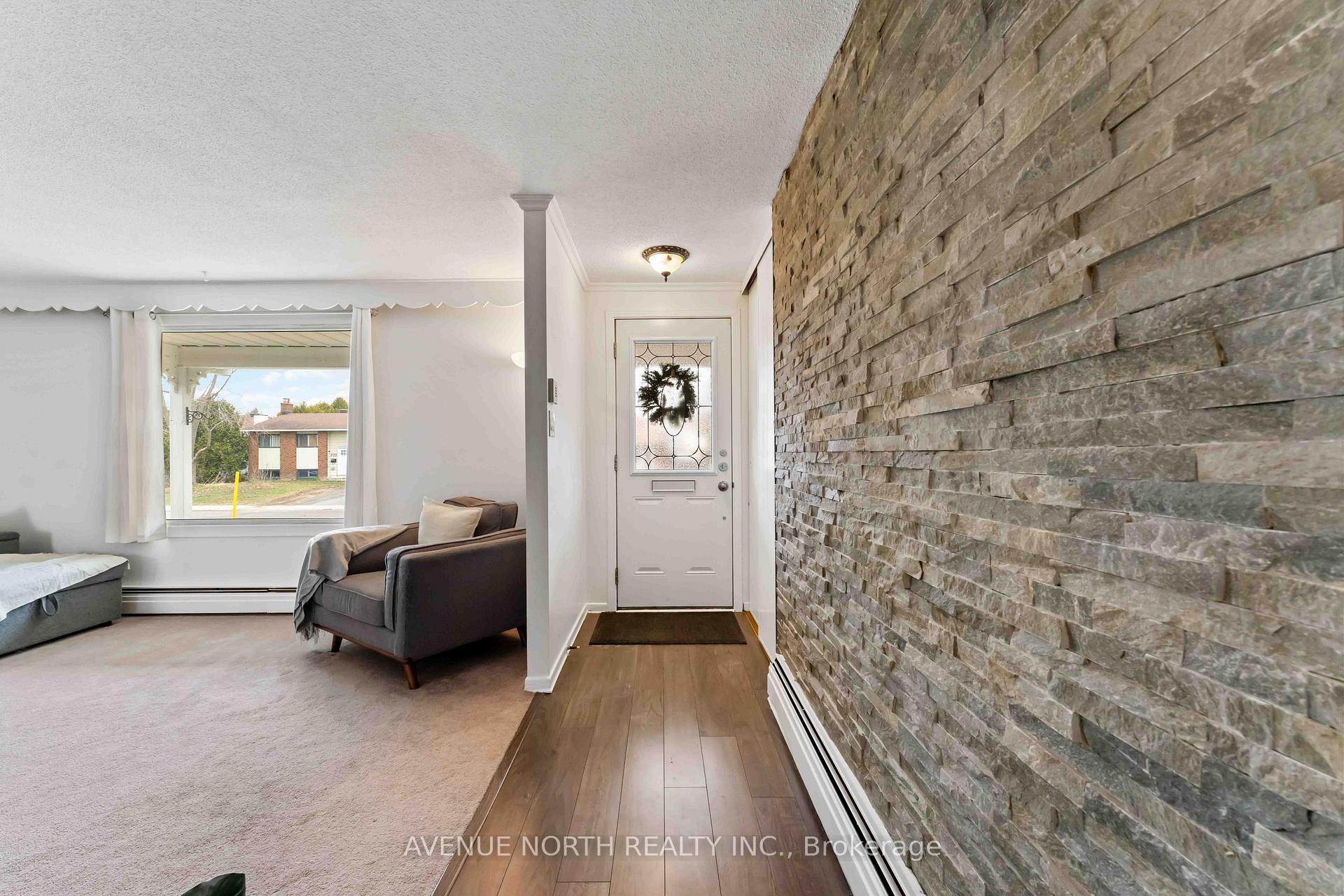 Photo 4 of 328 Amiens Street, Ottawa, Bilberry Creek/Queenswood Heights — HOMEH