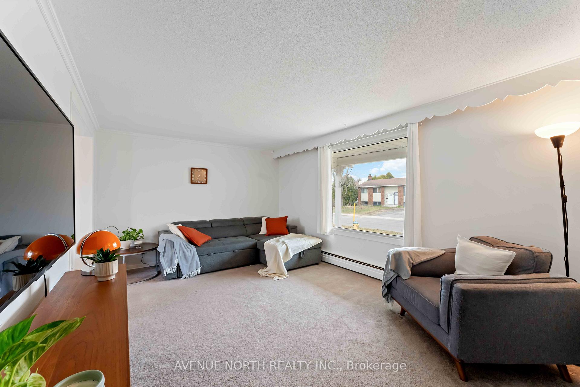 Photo 6 of 328 Amiens Street, Ottawa, Bilberry Creek/Queenswood Heights — HOMEH