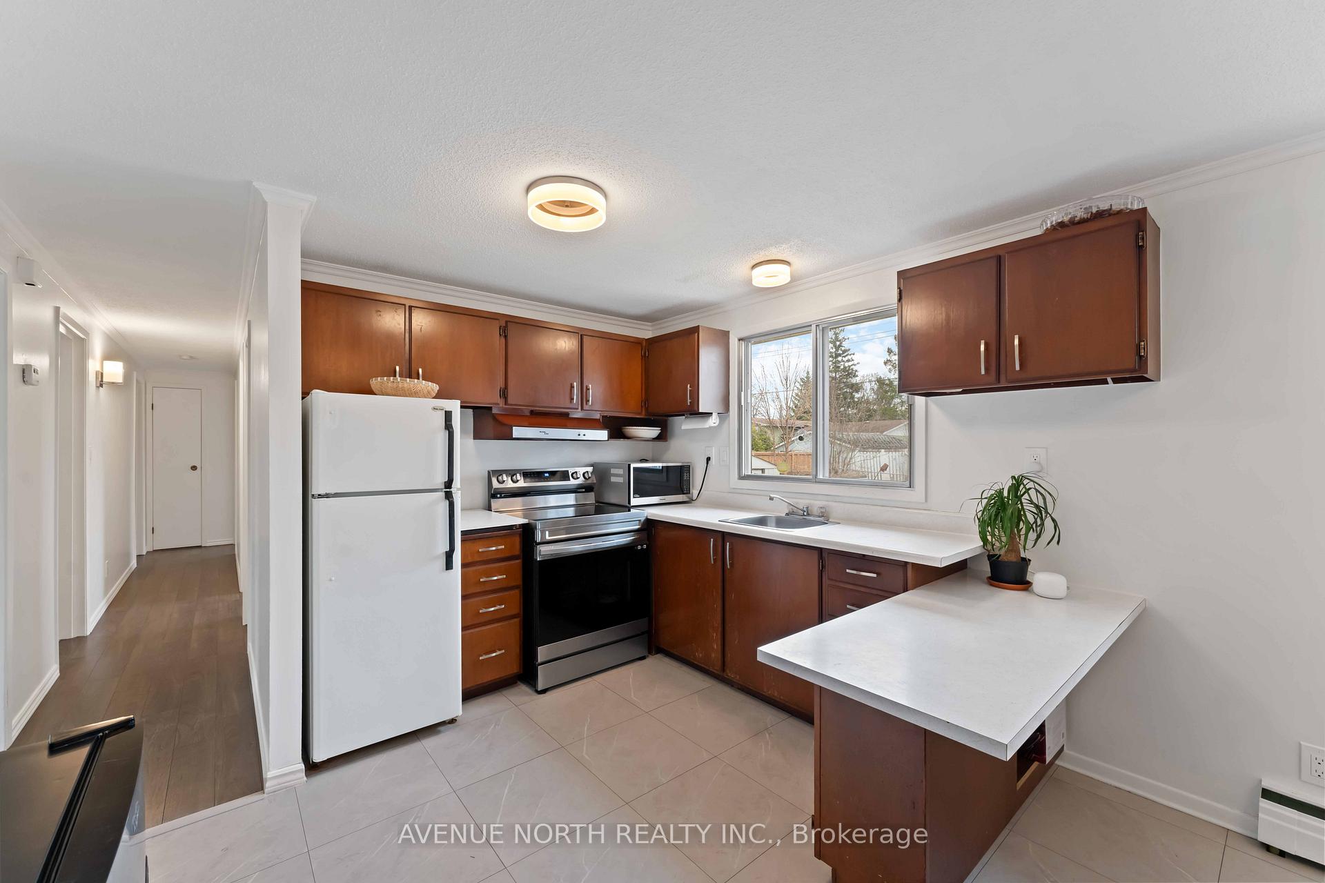 Photo 11 of 328 Amiens Street, Ottawa, Bilberry Creek/Queenswood Heights — HOMEH