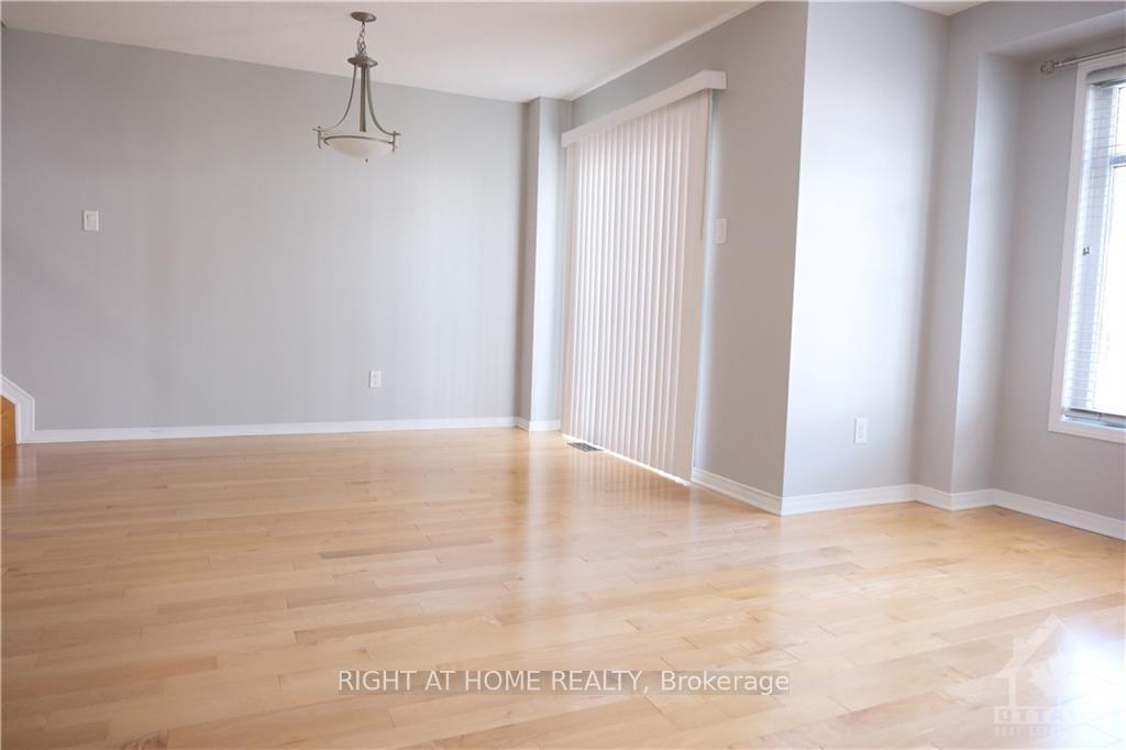 Photo 4 of 109 Caithness, Ottawa, Mer Bleue/Bradley Estates/Anderson Park — HOMEH