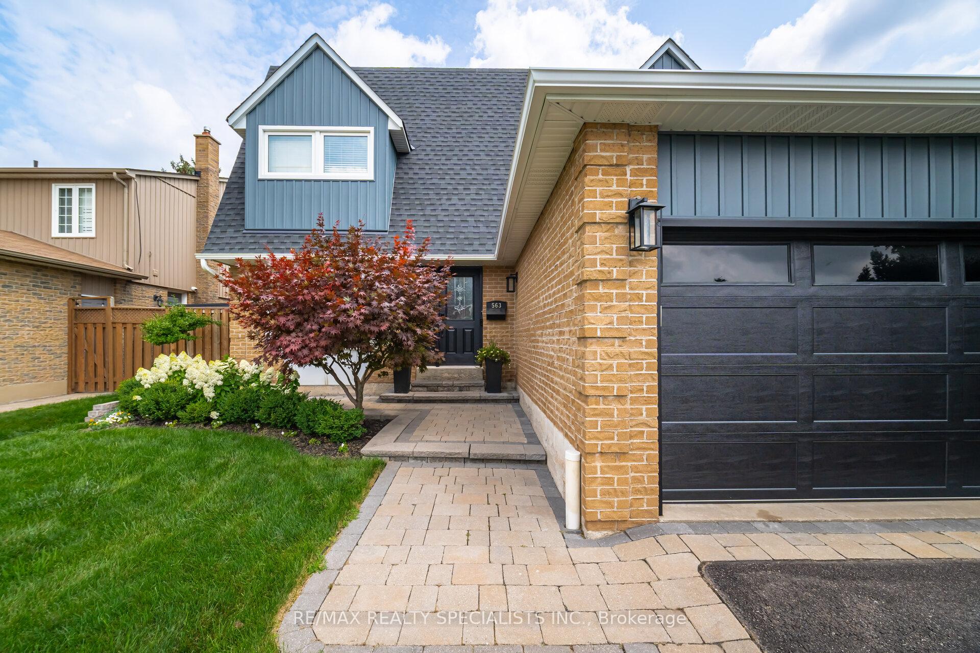 Photo 2 of 563 Farmstead Drive, Milton, Bronte Meadows — HOMEH