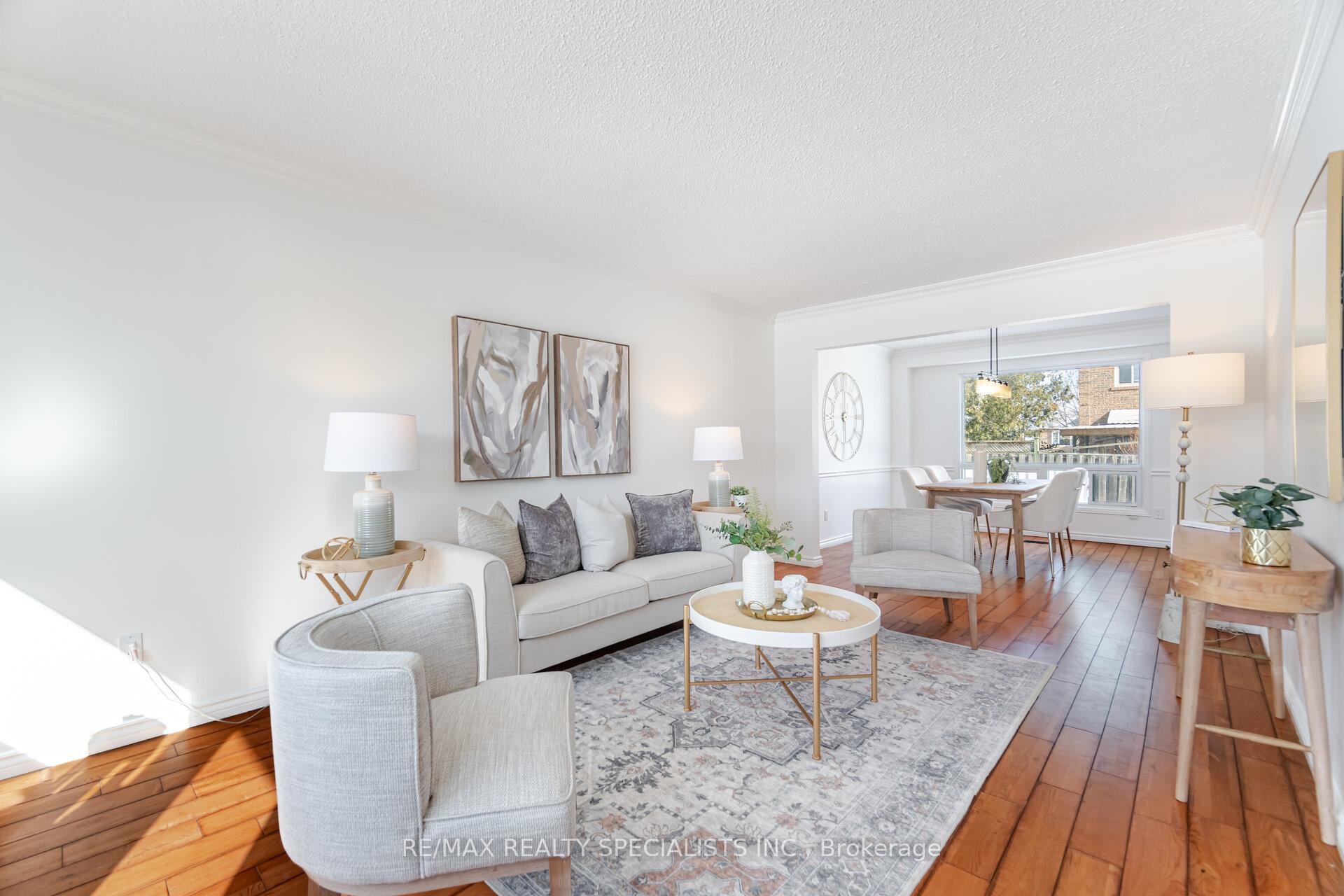 Photo 5 of 563 Farmstead Drive, Milton, Bronte Meadows — HOMEH