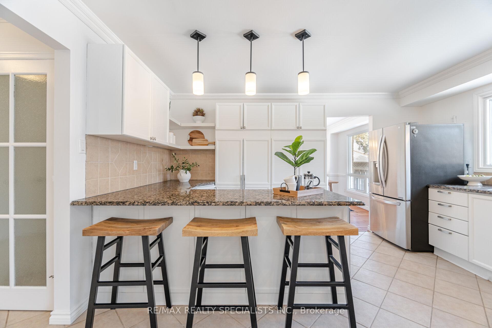 Photo 10 of 563 Farmstead Drive, Milton, Bronte Meadows — HOMEH