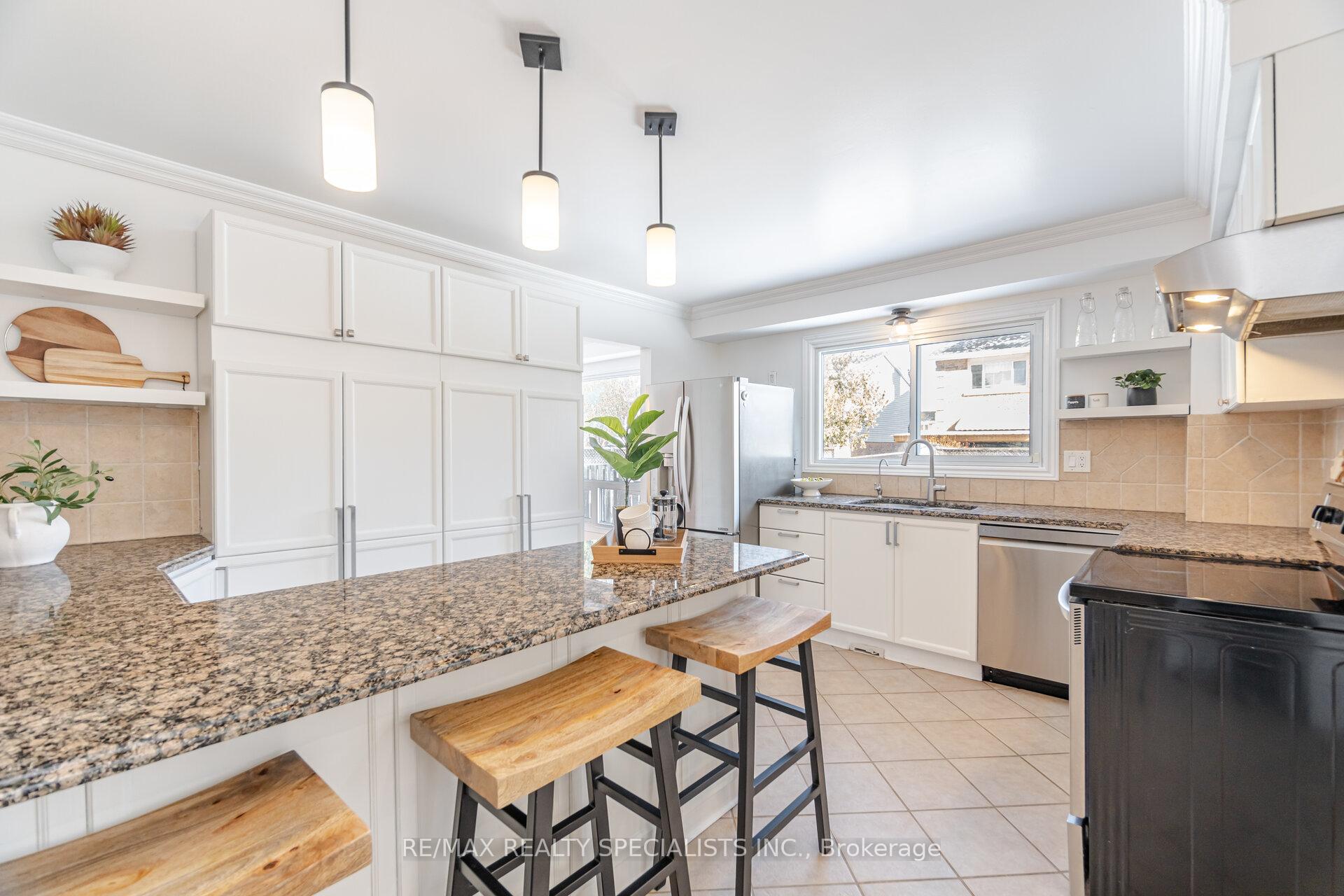 Photo 11 of 563 Farmstead Drive, Milton, Bronte Meadows — HOMEH