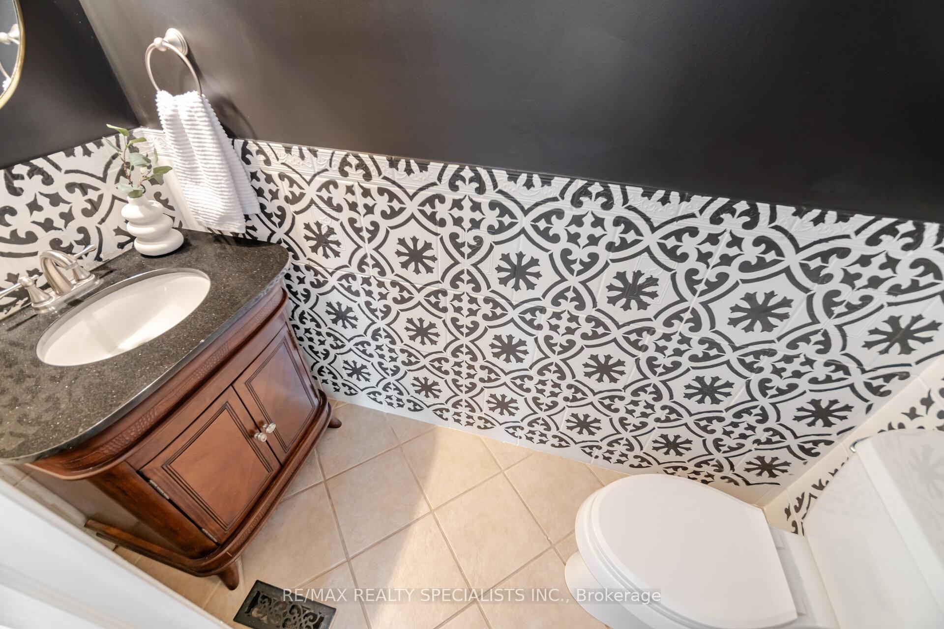 Photo 17 of 563 Farmstead Drive, Milton, Bronte Meadows — HOMEH