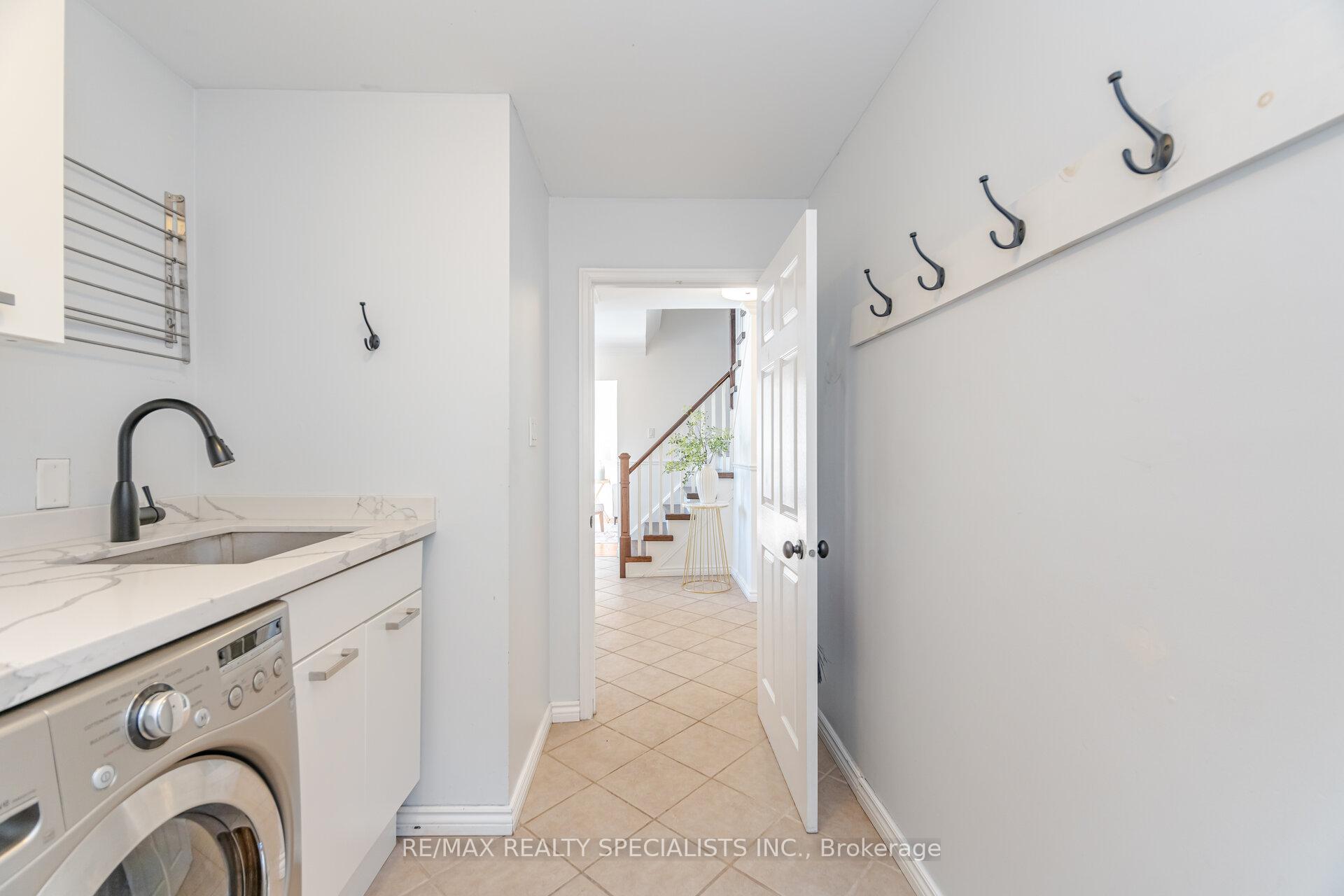 Photo 19 of 563 Farmstead Drive, Milton, Bronte Meadows — HOMEH