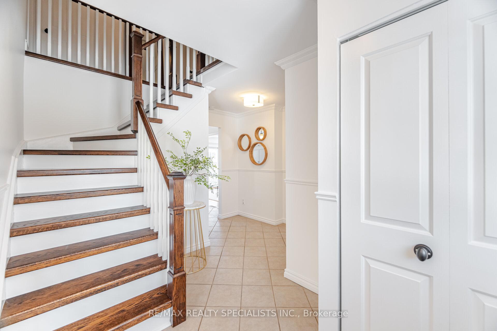 Photo 20 of 563 Farmstead Drive, Milton, Bronte Meadows — HOMEH