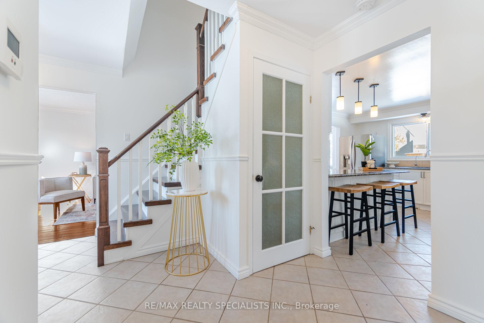 Photo 30 of 563 Farmstead Drive, Milton, Bronte Meadows — HOMEH