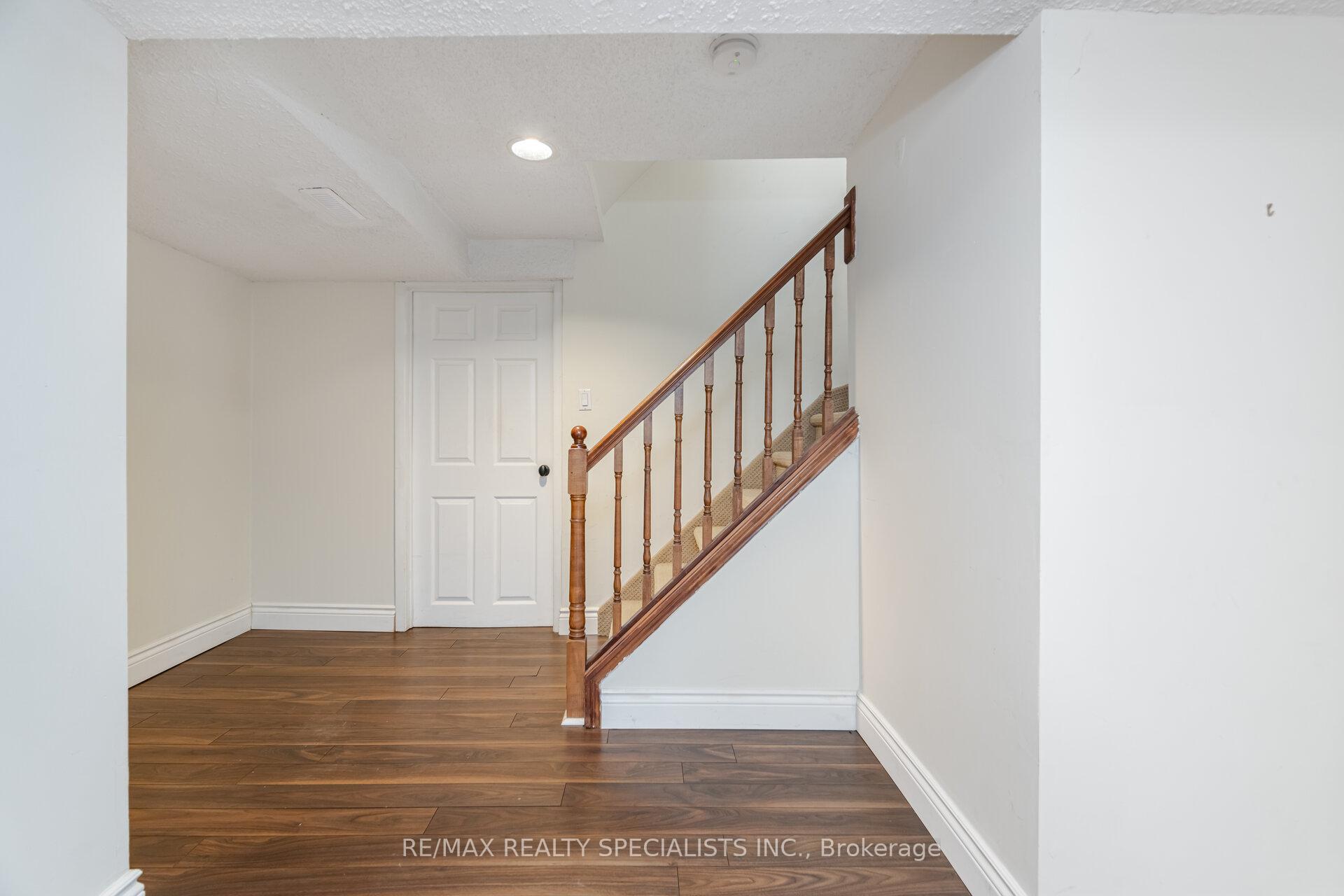 Photo 31 of 563 Farmstead Drive, Milton, Bronte Meadows — HOMEH