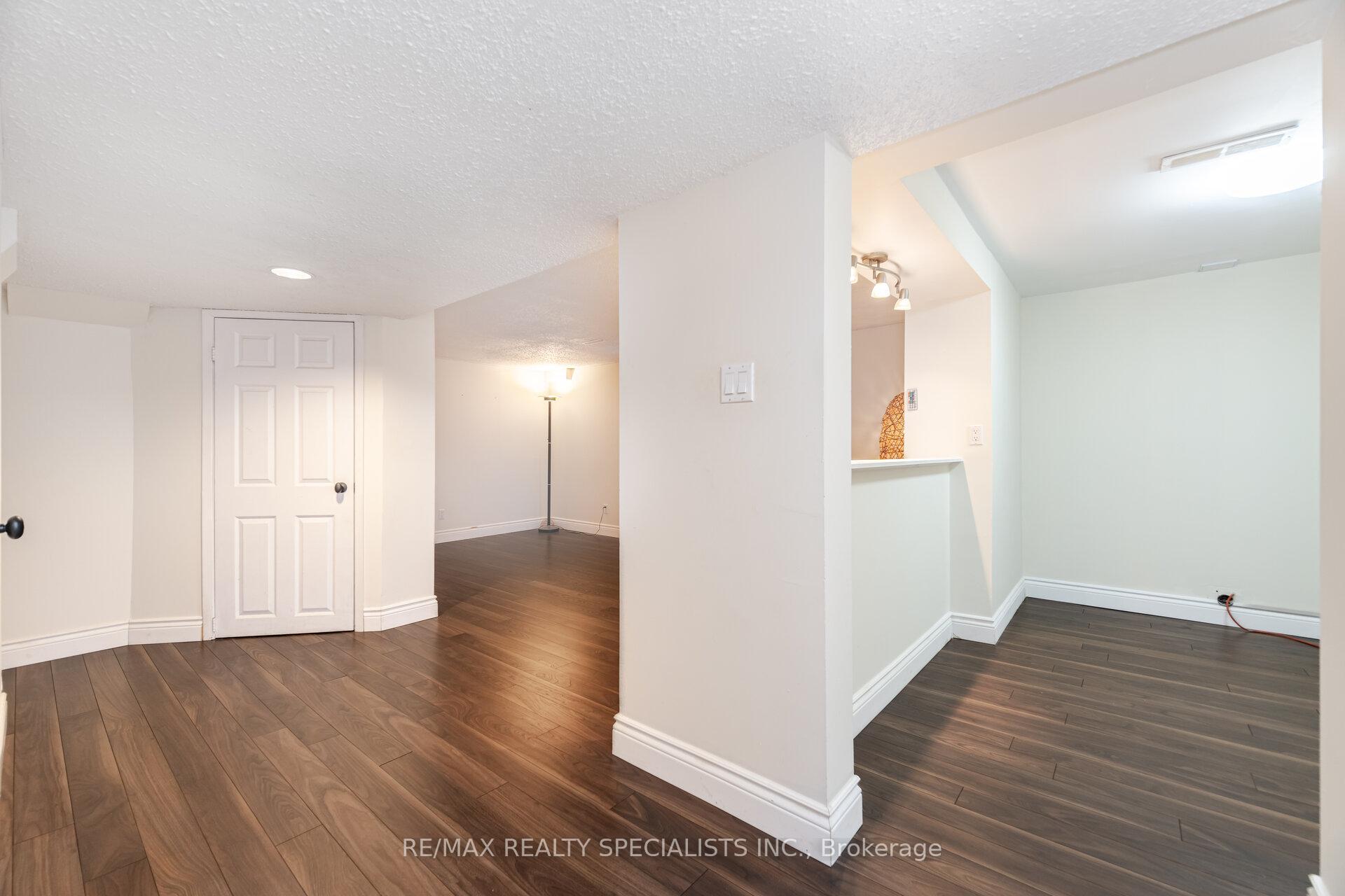 Photo 32 of 563 Farmstead Drive, Milton, Bronte Meadows — HOMEH