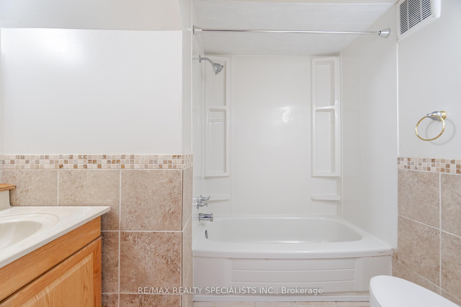 Photo 36 of 563 Farmstead Drive, Milton, Bronte Meadows — HOMEH