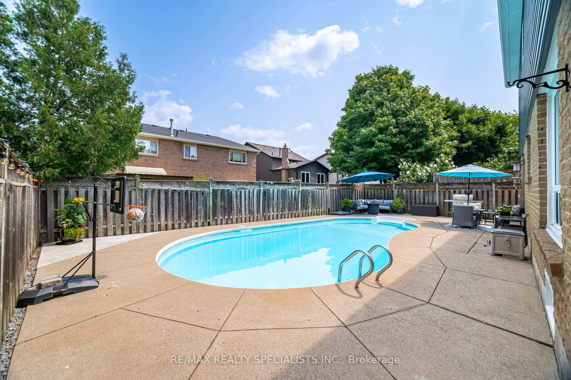 Photo 38 of 563 Farmstead Drive, Milton, Bronte Meadows — HOMEH