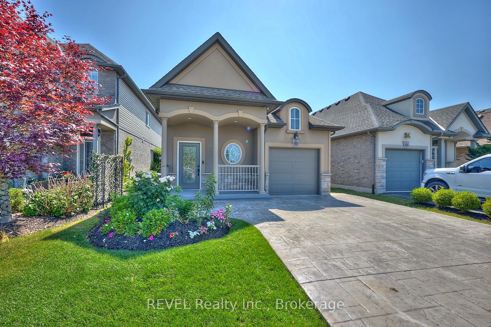 Front of 8446 Jennifer Crescent