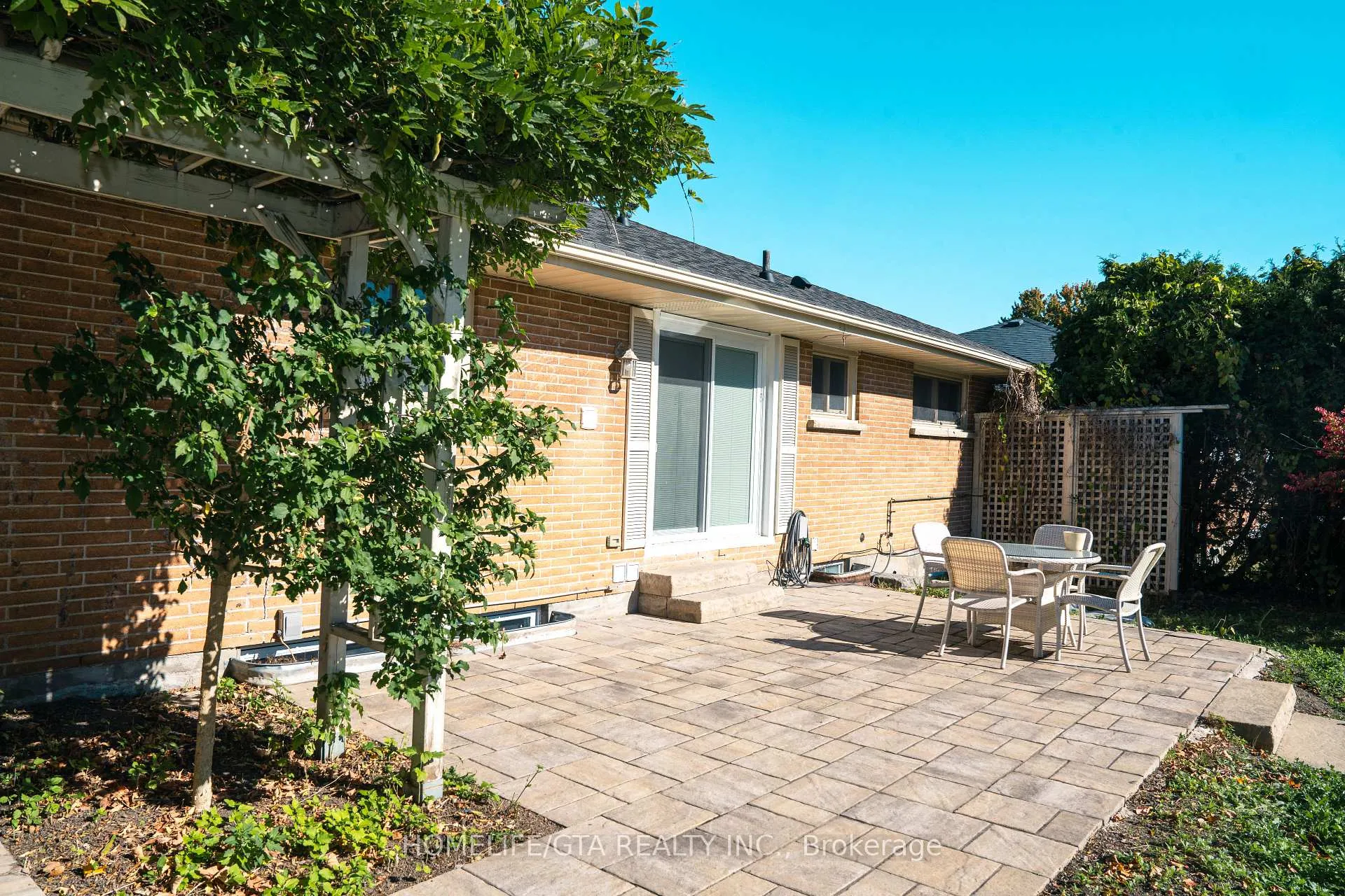 Photo 4 of 445 Rossland Road W, Oshawa, McLaughlin — HOMEH