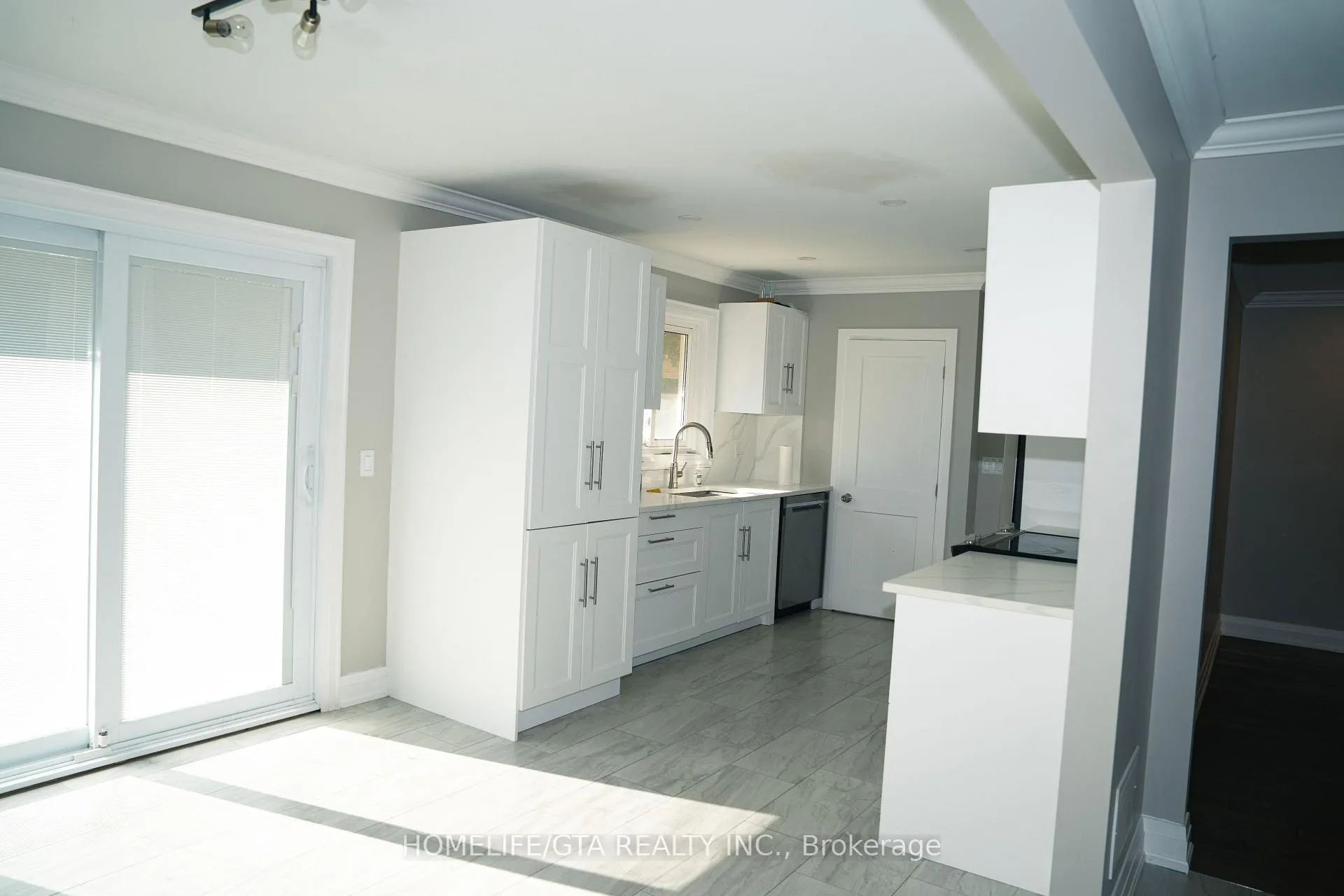 Photo 9 of 445 Rossland Road W, Oshawa, McLaughlin — HOMEH