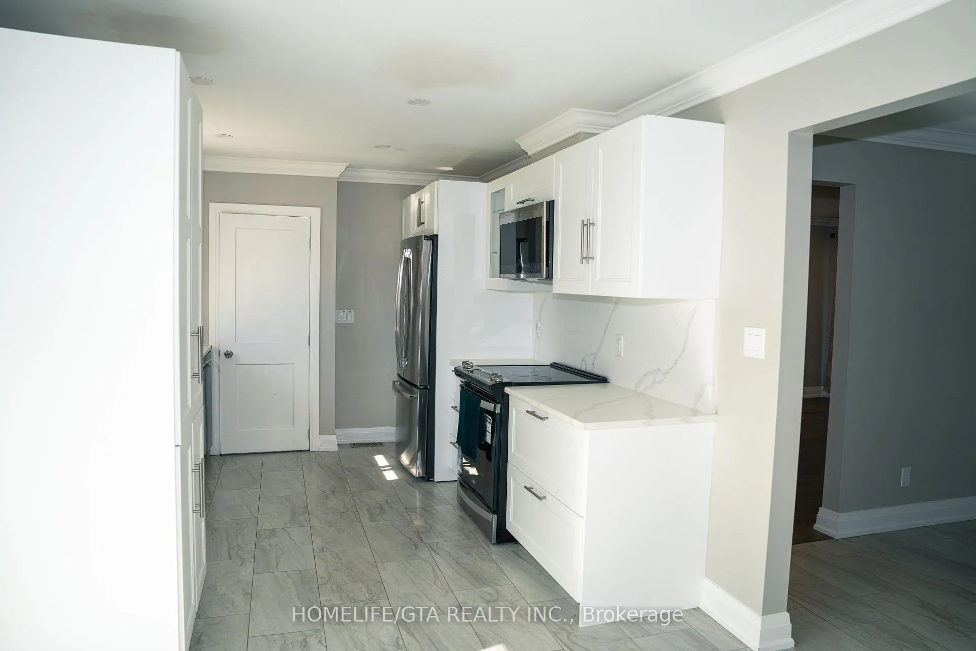 Photo 10 of 445 Rossland Road W, Oshawa, McLaughlin — HOMEH