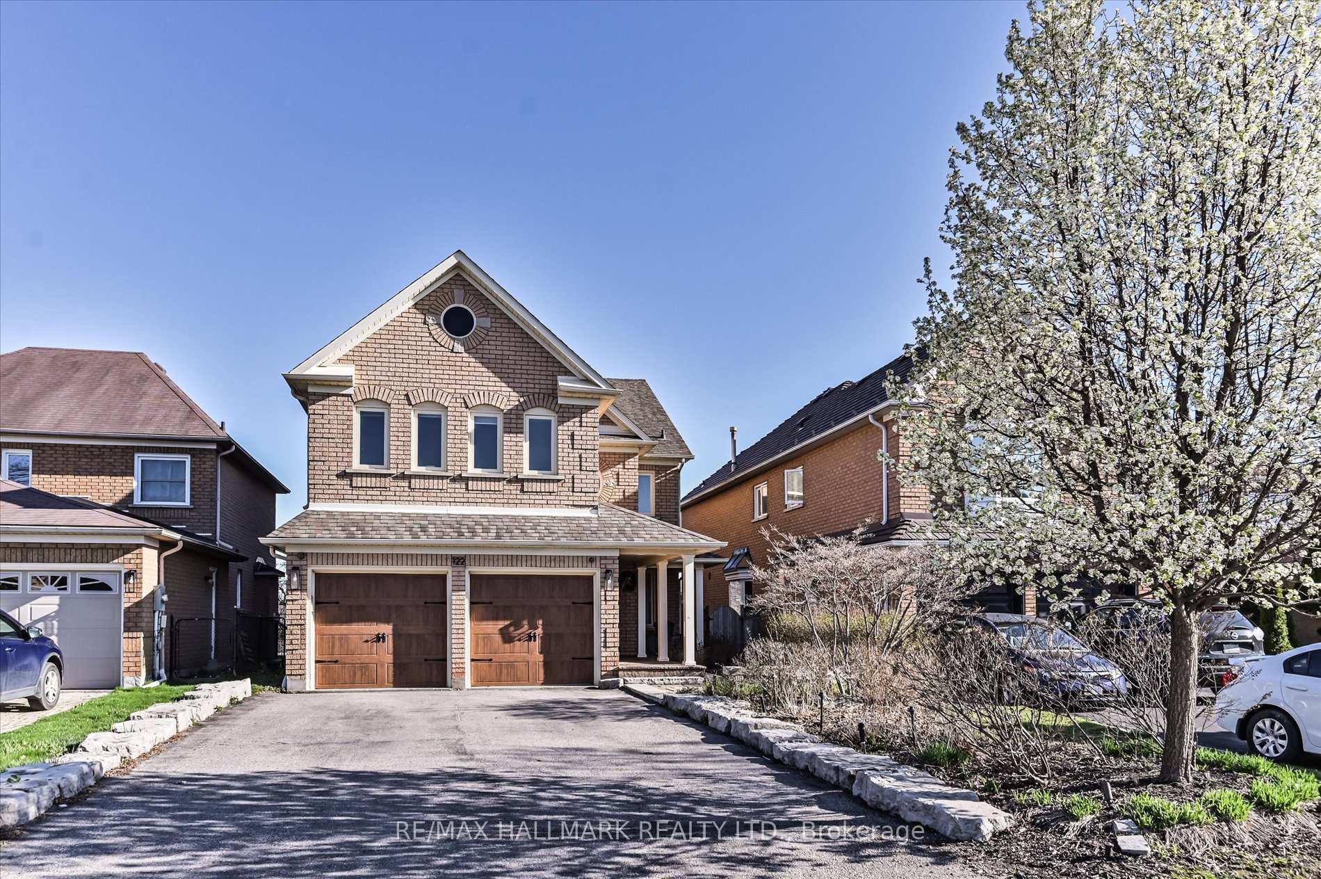 Photo 3 of 122 Widdifield Avenue, Newmarket, Armitage — HOMEH