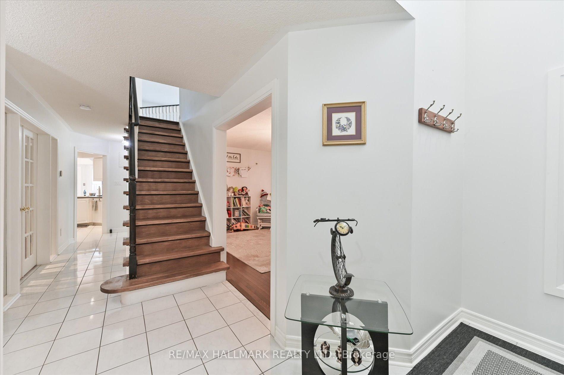 Photo 5 of 122 Widdifield Avenue, Newmarket, Armitage — HOMEH
